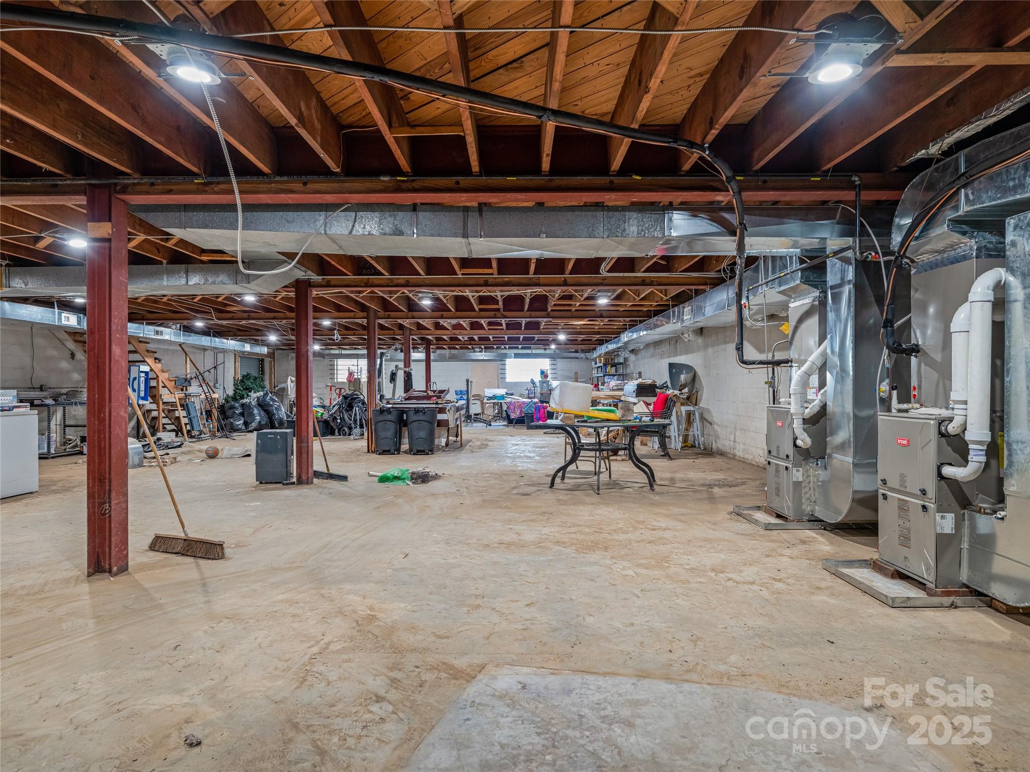 105 W Henderson Street Property Photo 20