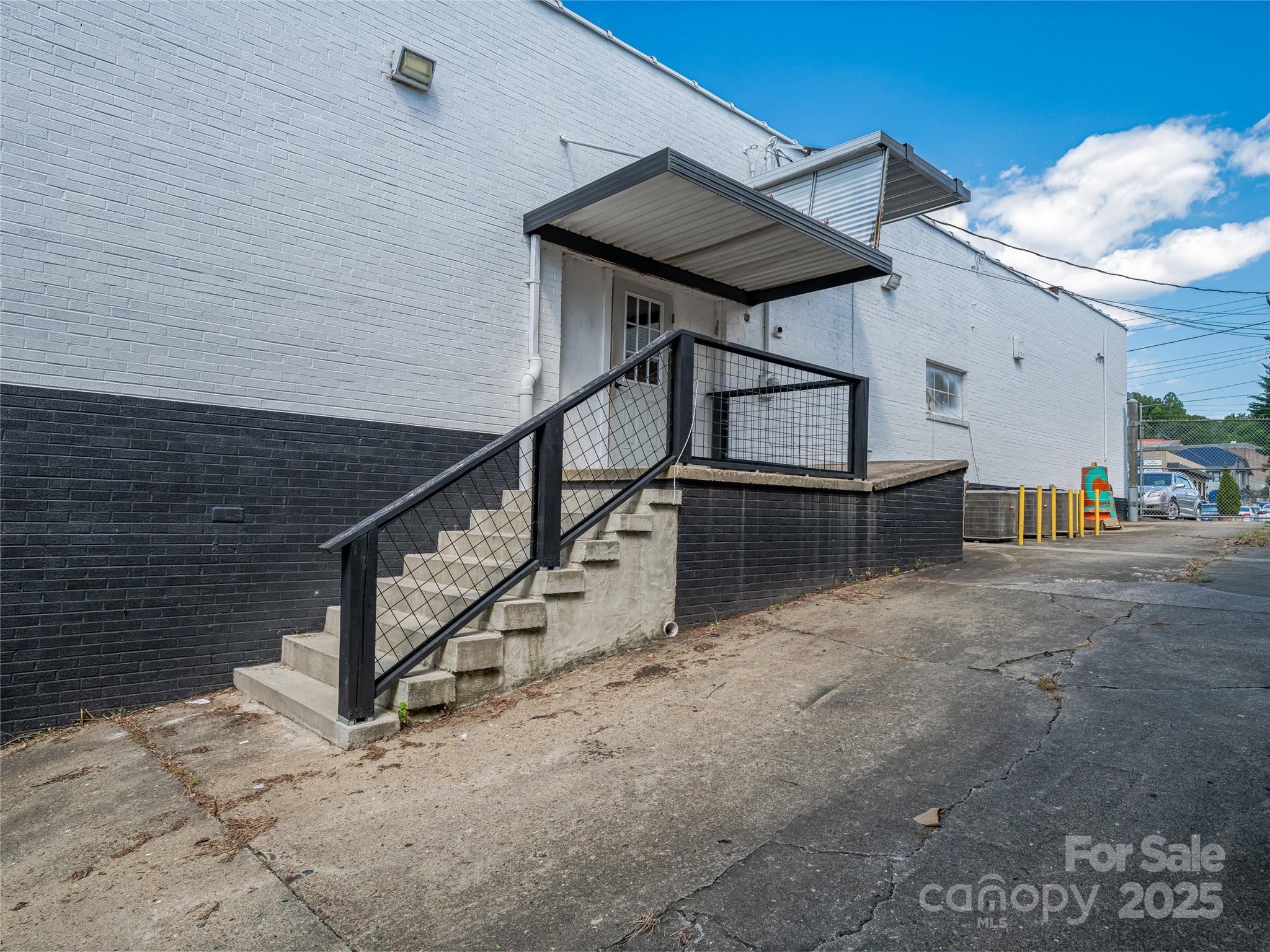 105 W Henderson Street Property Photo 22