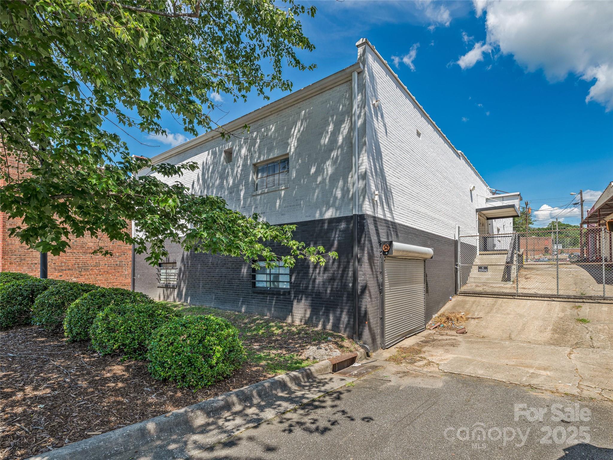 105 W Henderson Street Property Photo 26