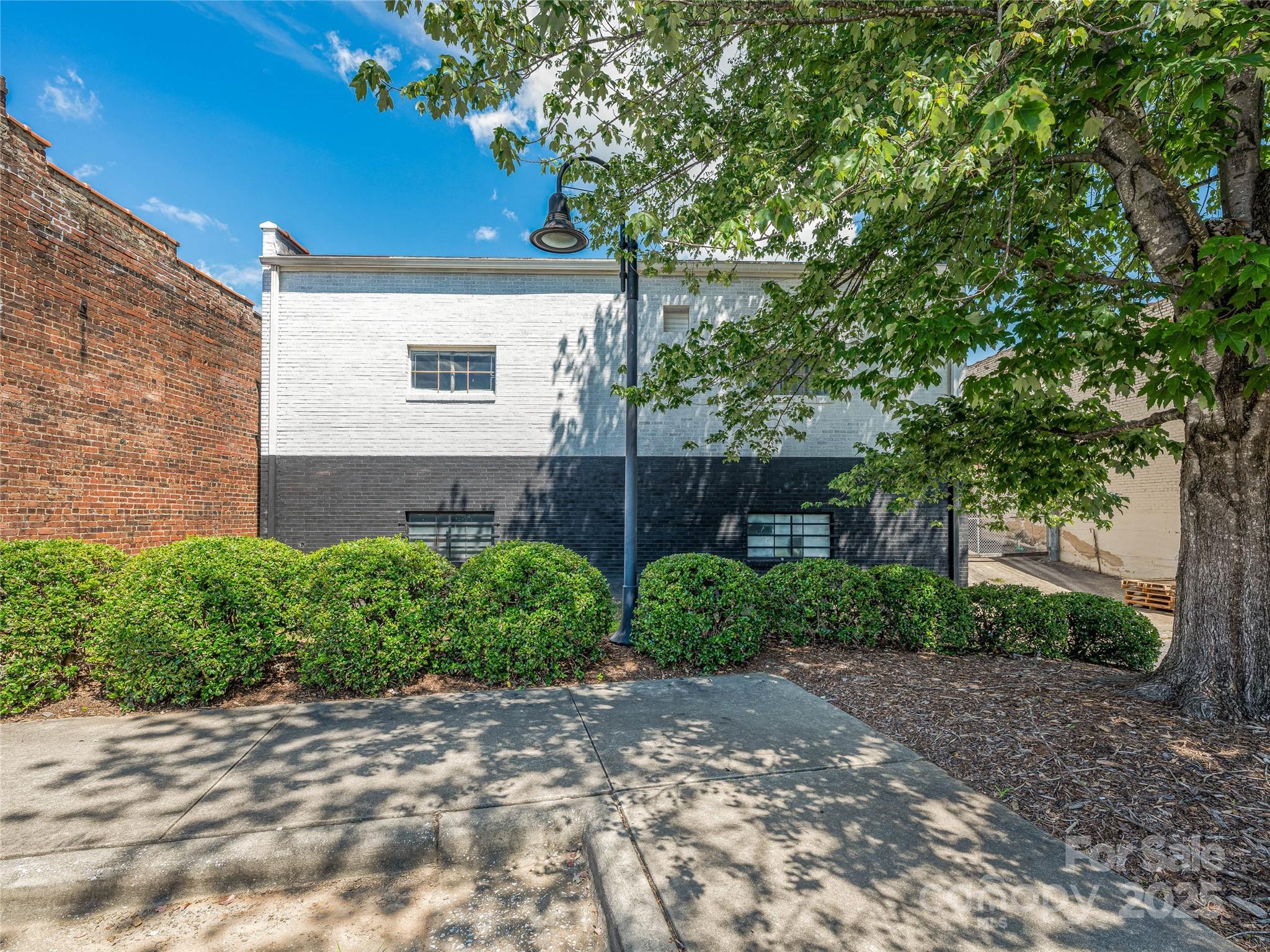 105 W Henderson Street Property Photo 27