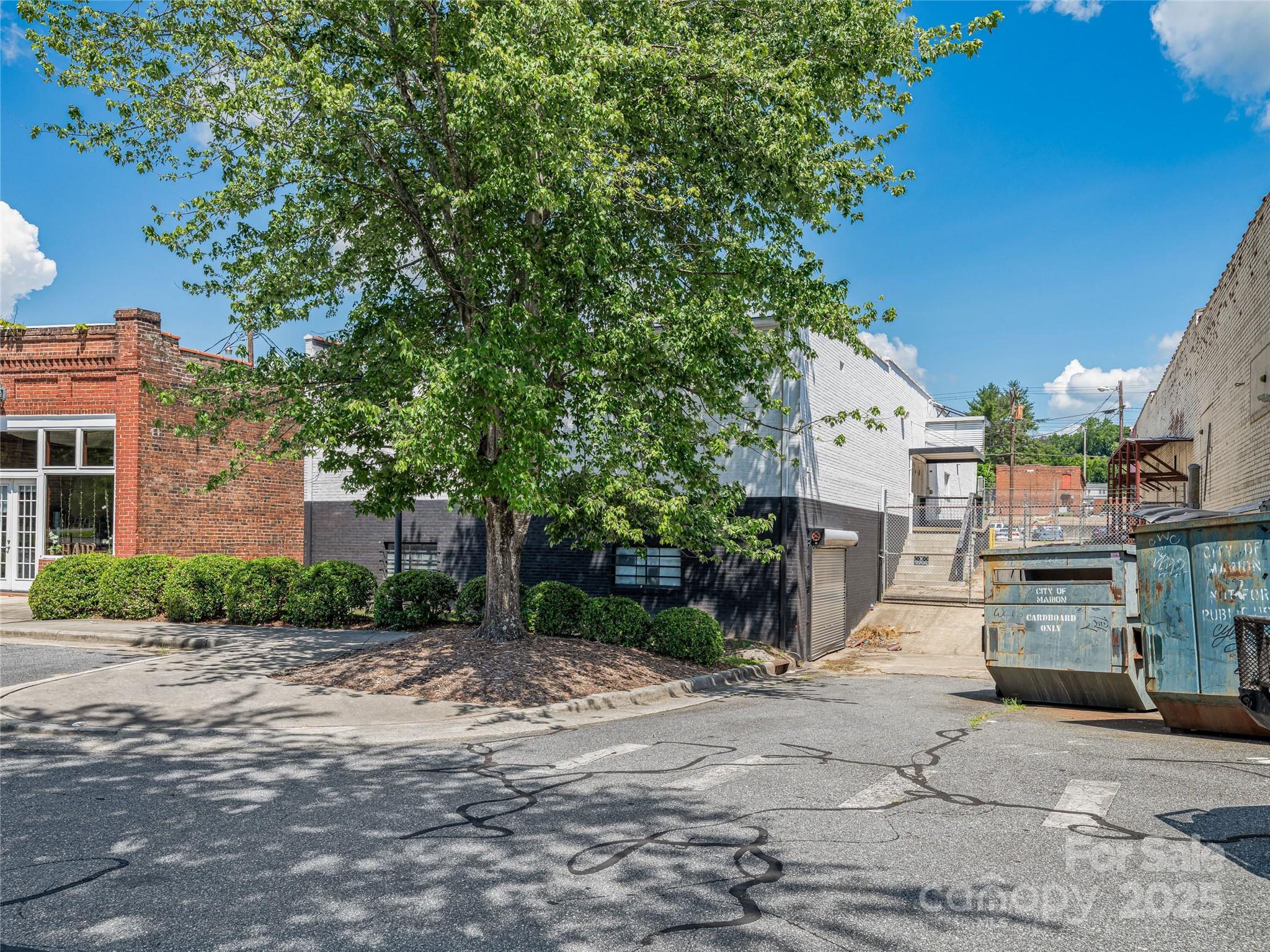 105 W Henderson Street Property Photo 29