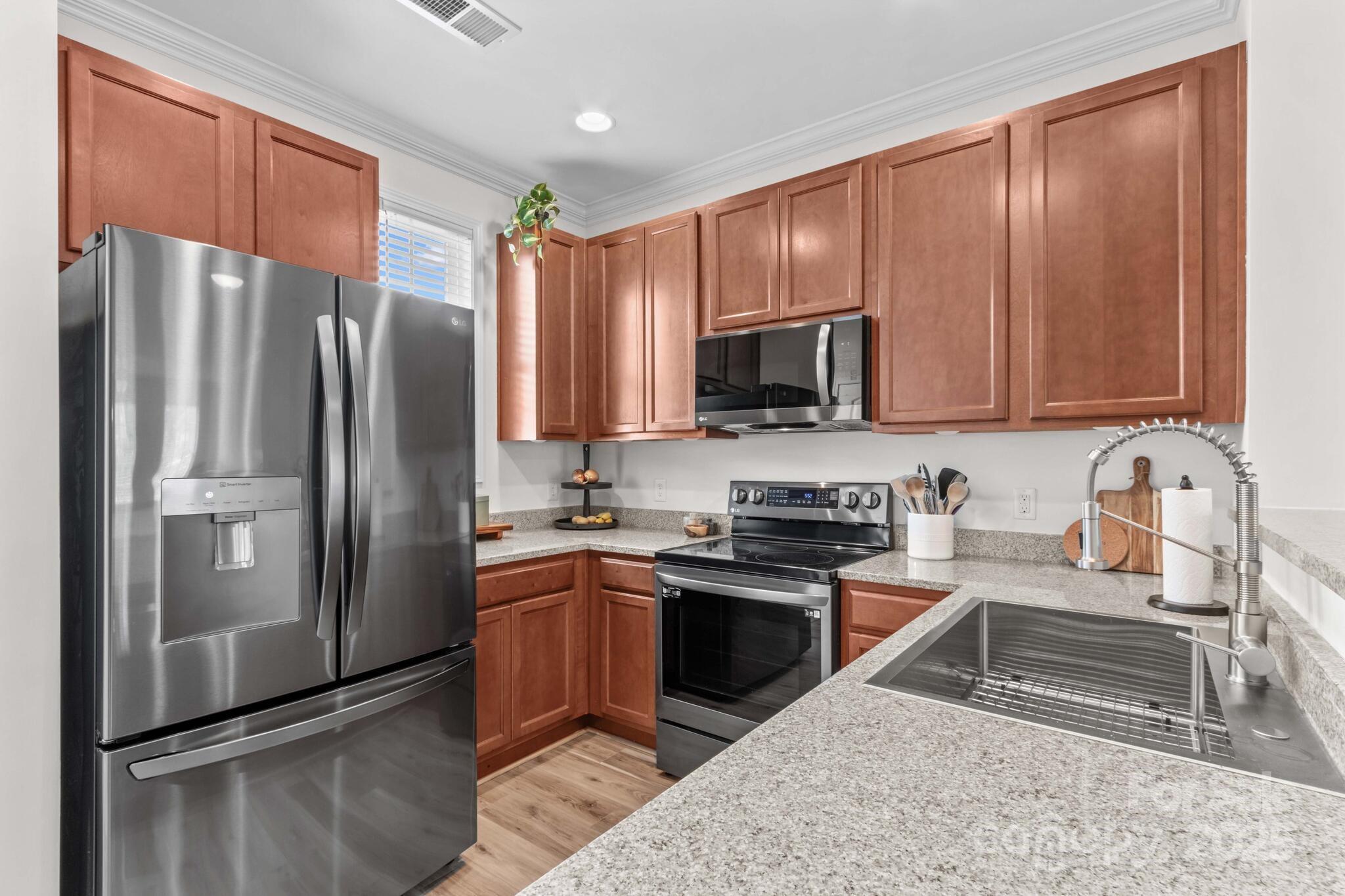 15879 Sharon Dale Drive Property Photo 9