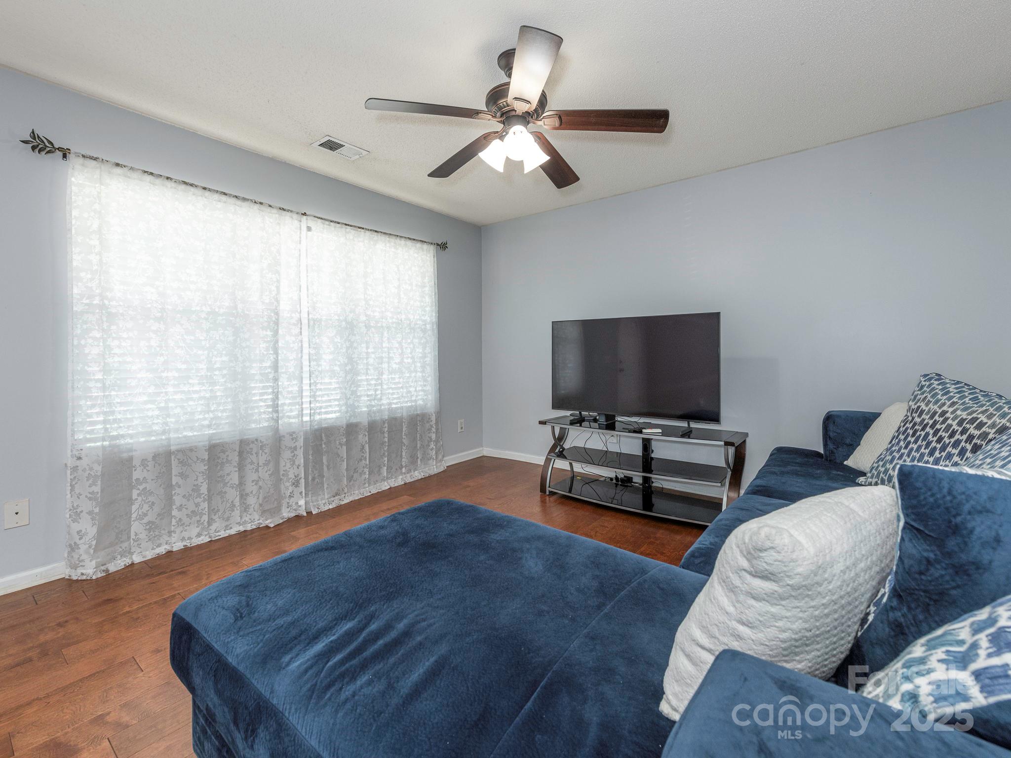 1554 Maypine Commons Way Property Photo 2