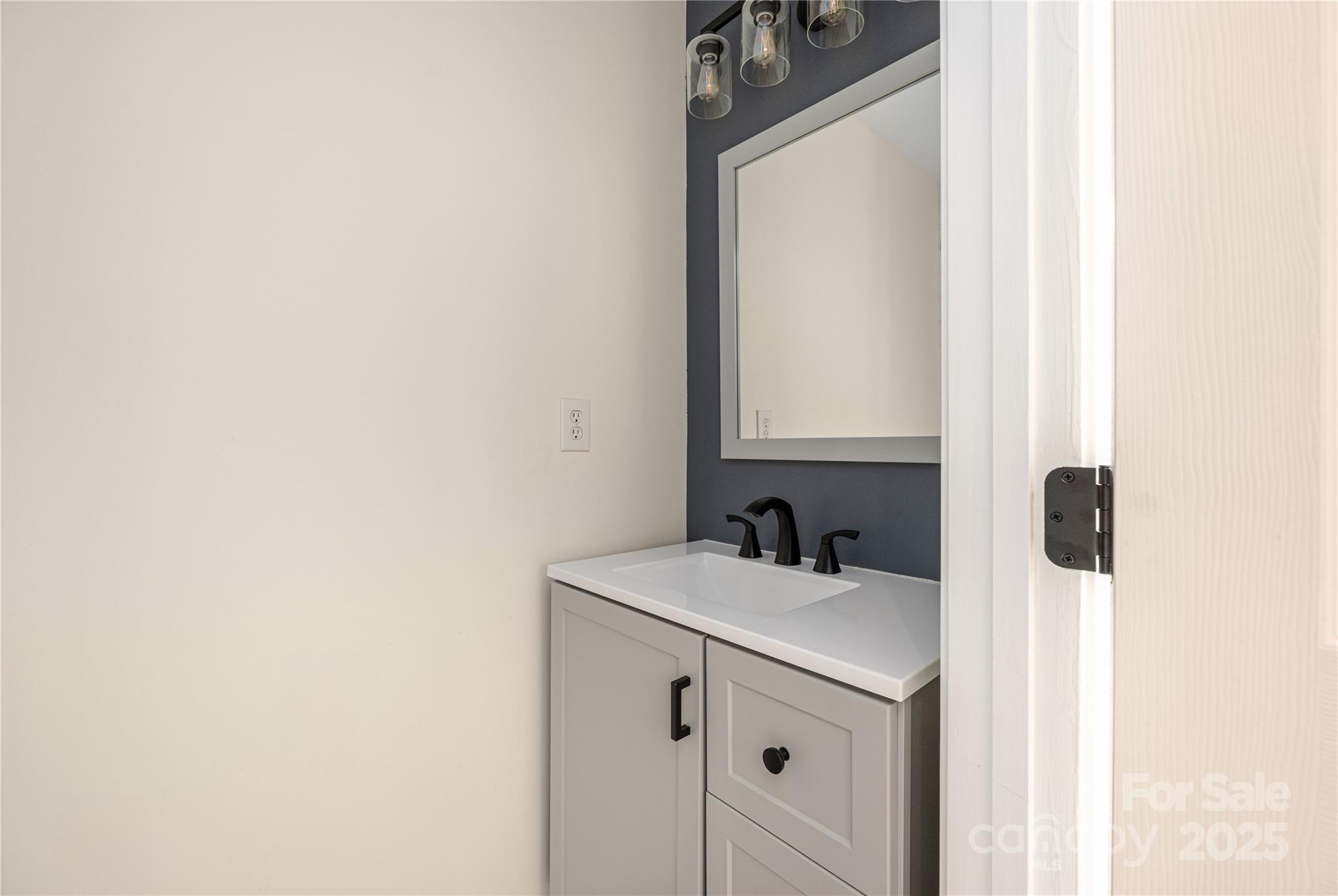 224 Royalton Road Property Photo 5