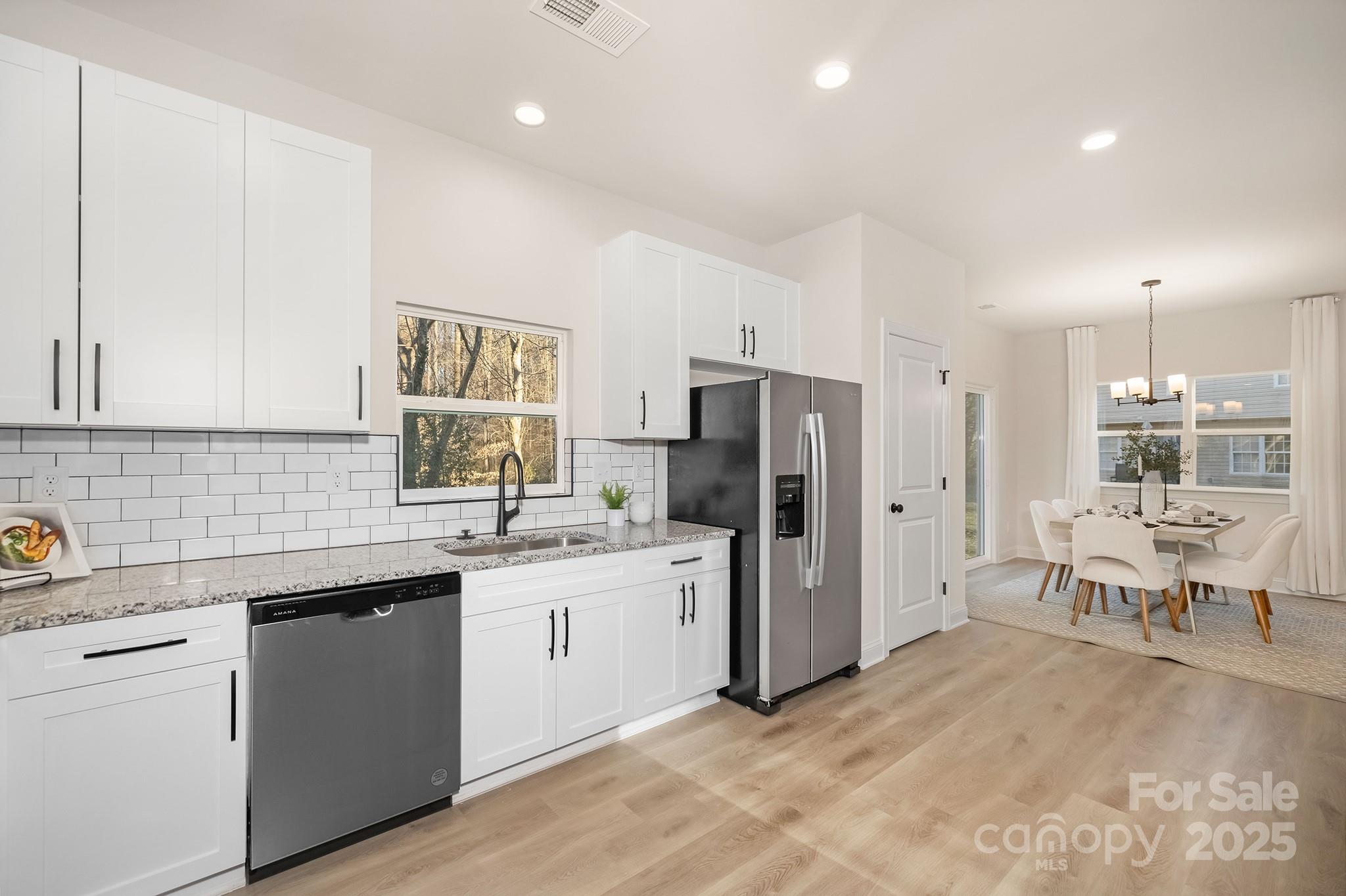 804 Plaza Walk Drive Property Photo 3