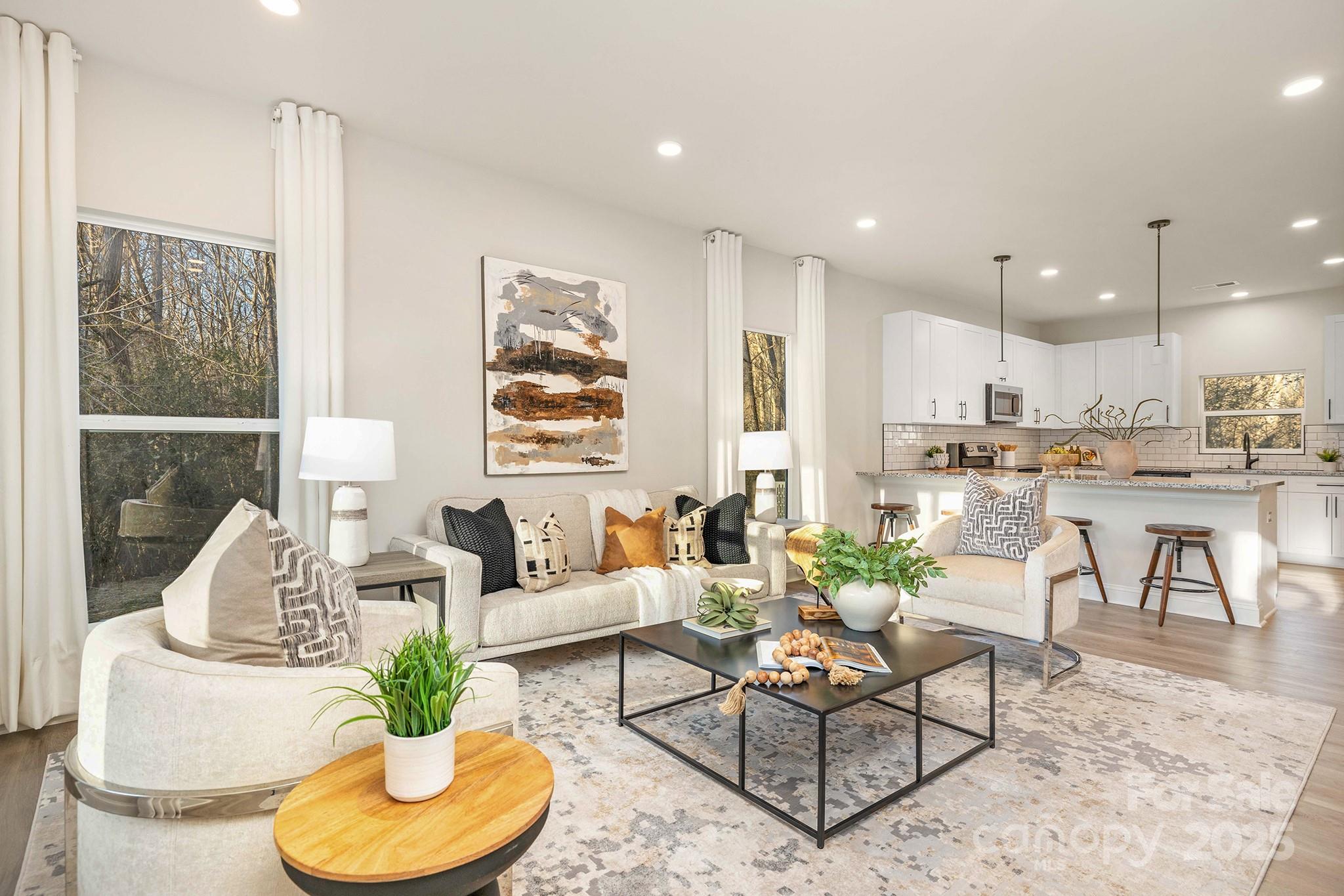 804 Plaza Walk Drive Property Photo 4