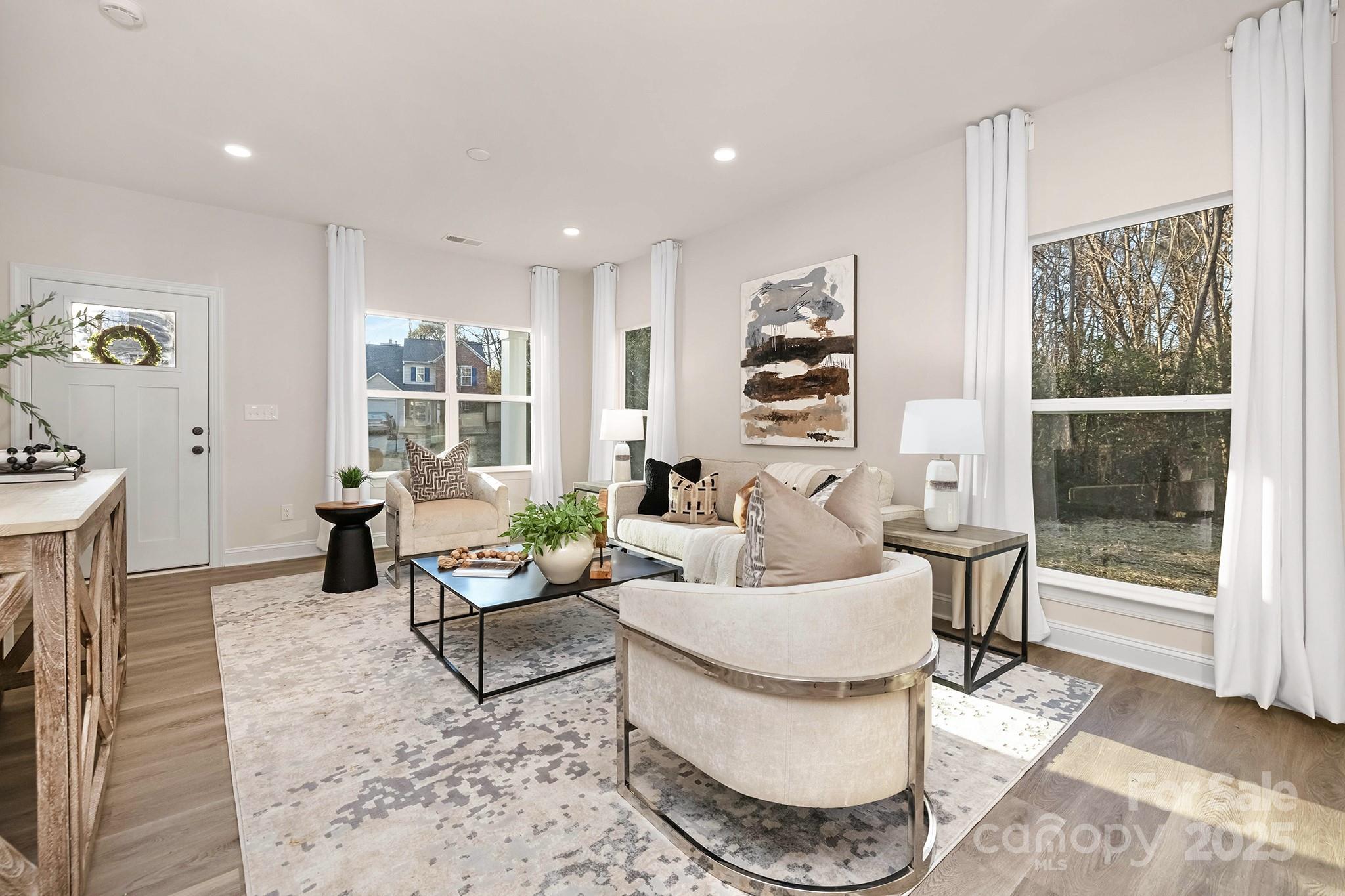 804 Plaza Walk Drive Property Photo 5