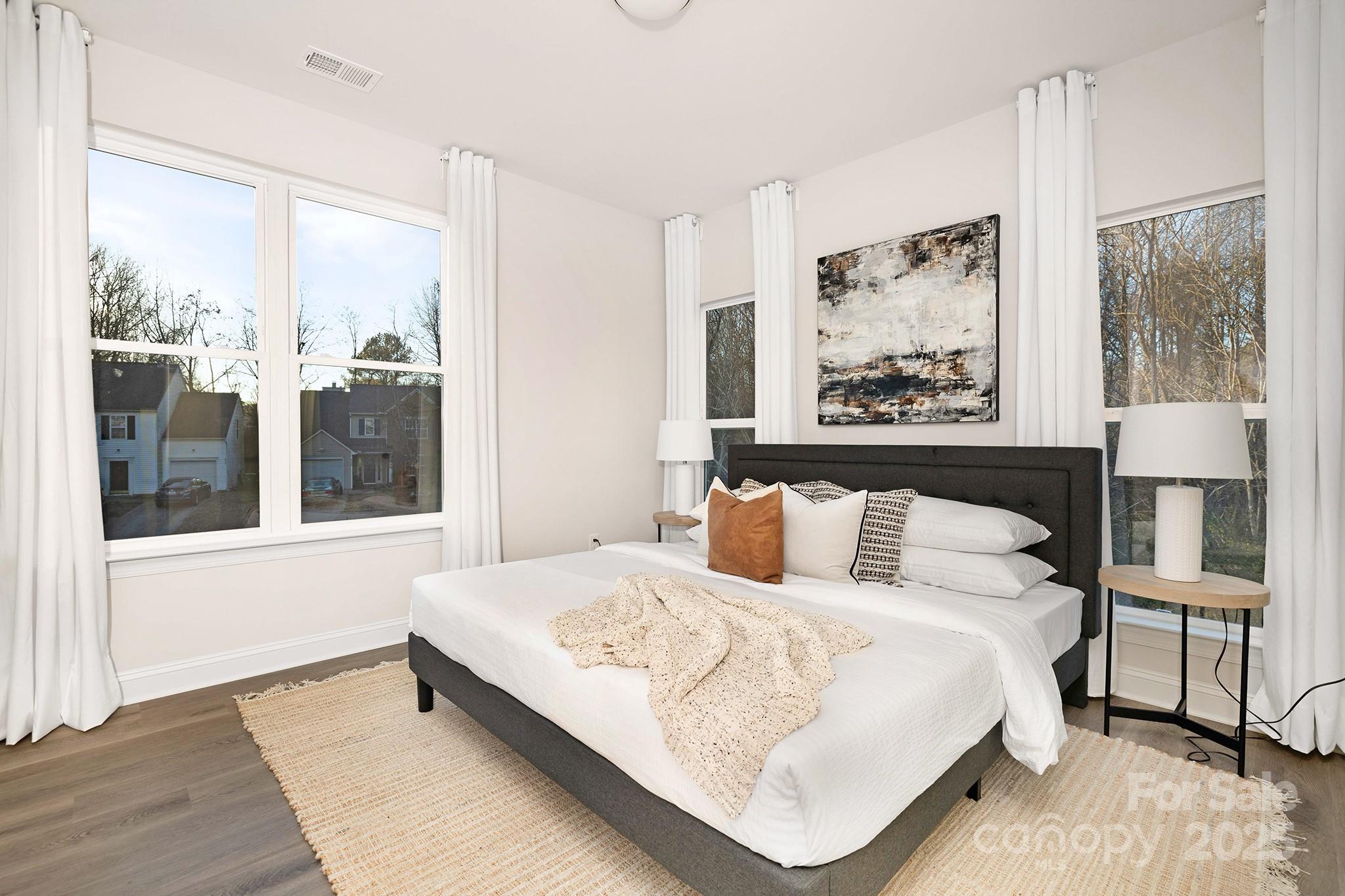 804 Plaza Walk Drive Property Photo 8