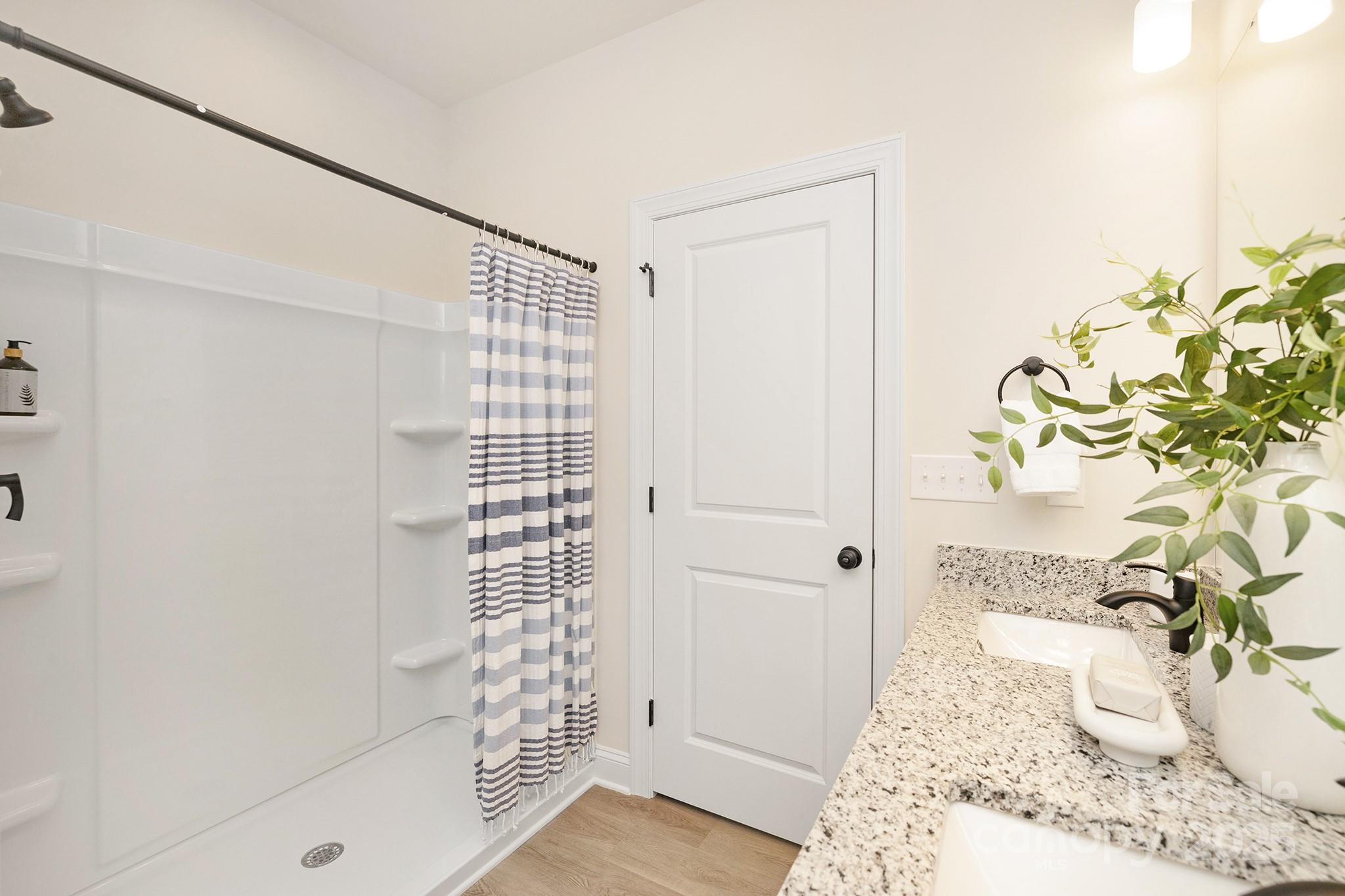 804 Plaza Walk Drive Property Photo 10