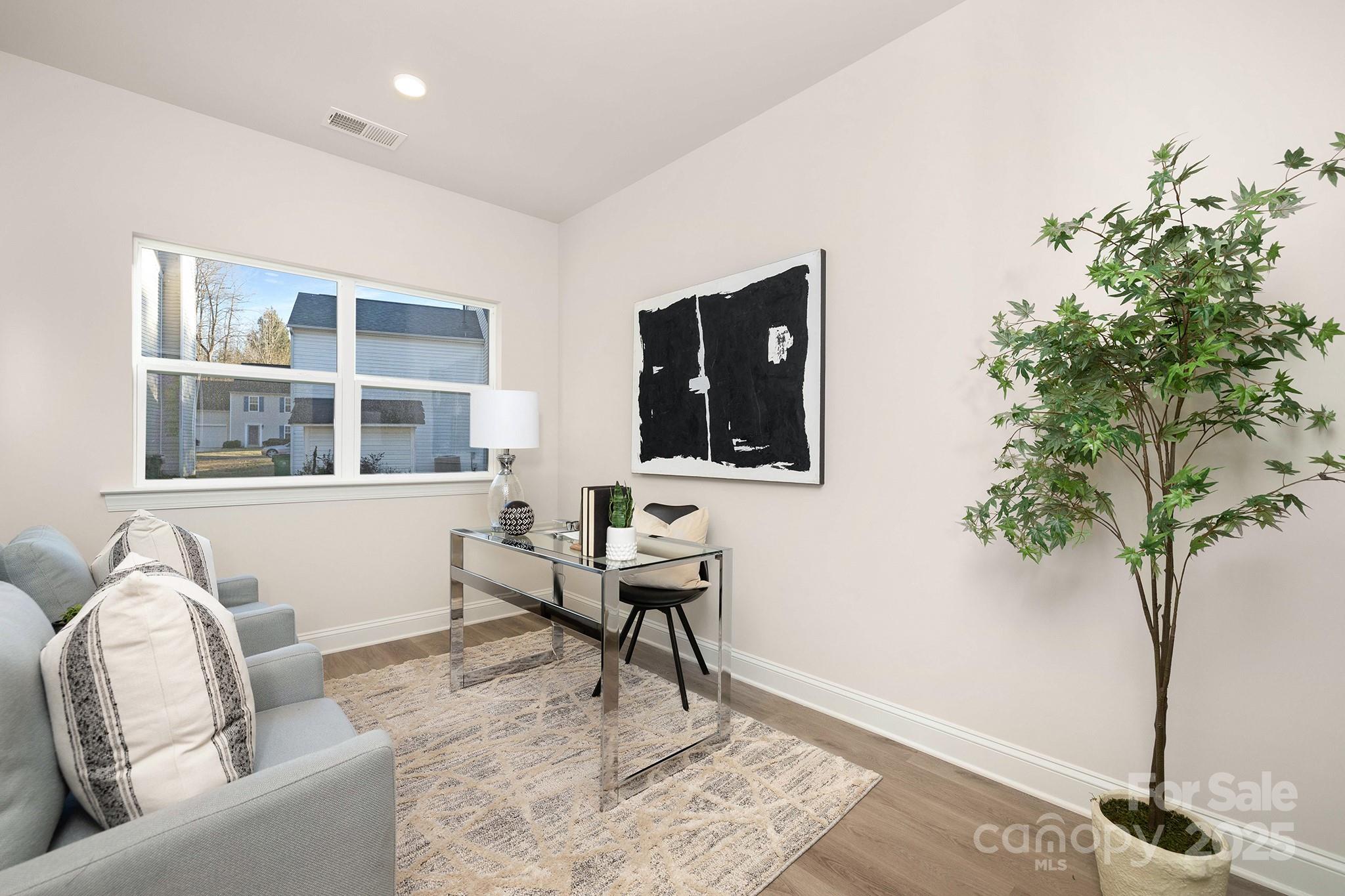 804 Plaza Walk Drive Property Photo 12