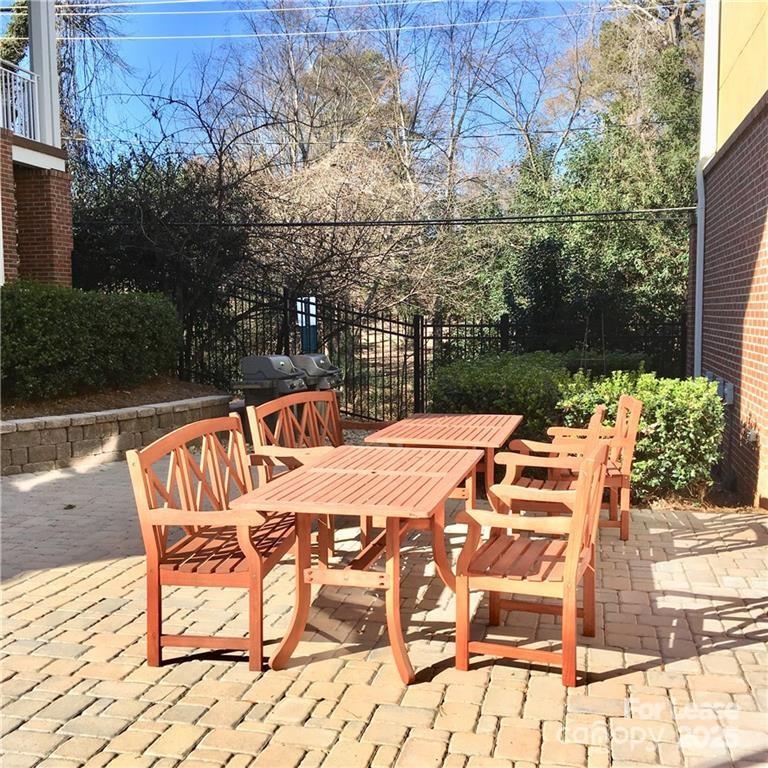 1310 Kenilworth Avenue Property Photo 7