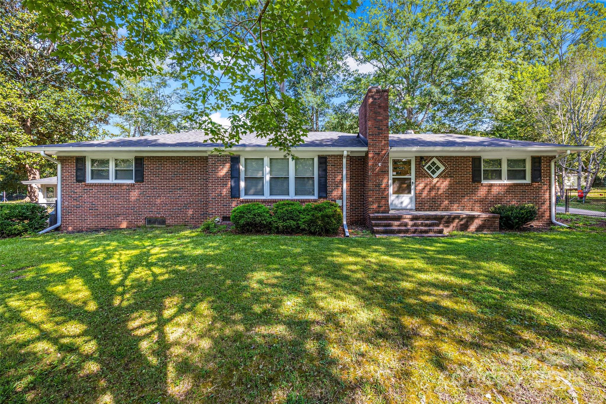 104 Lakeview Drive Property Photo 1