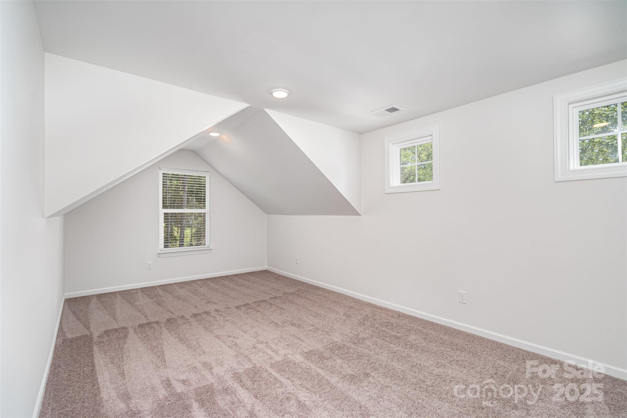 1563 Riverview Circle Property Photo 17