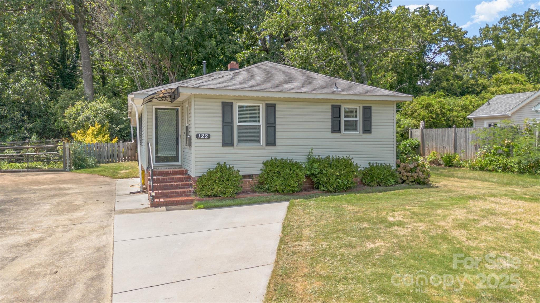 122 Leonidas Street Property Photo 1