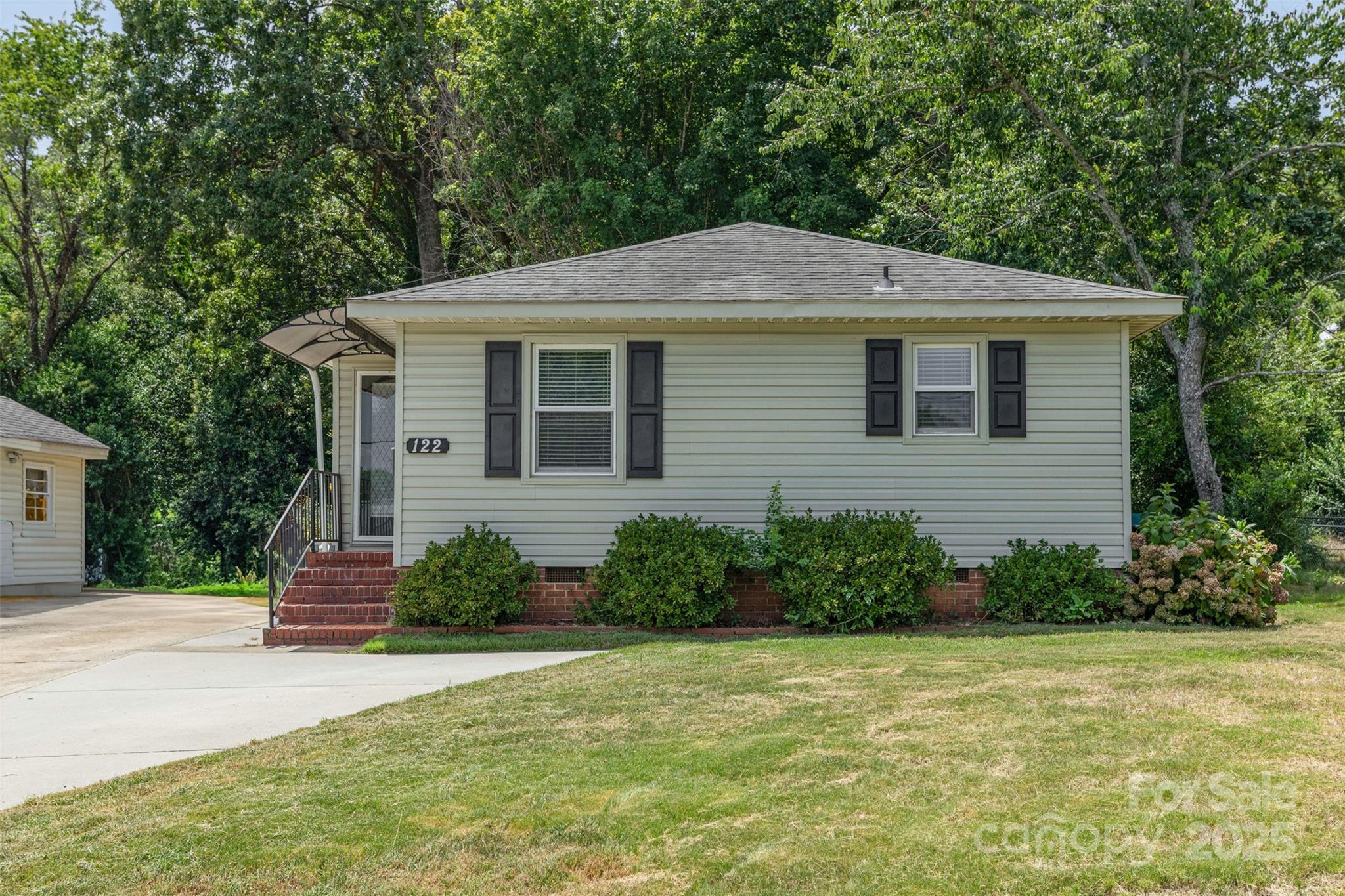 122 Leonidas Street Property Photo 2