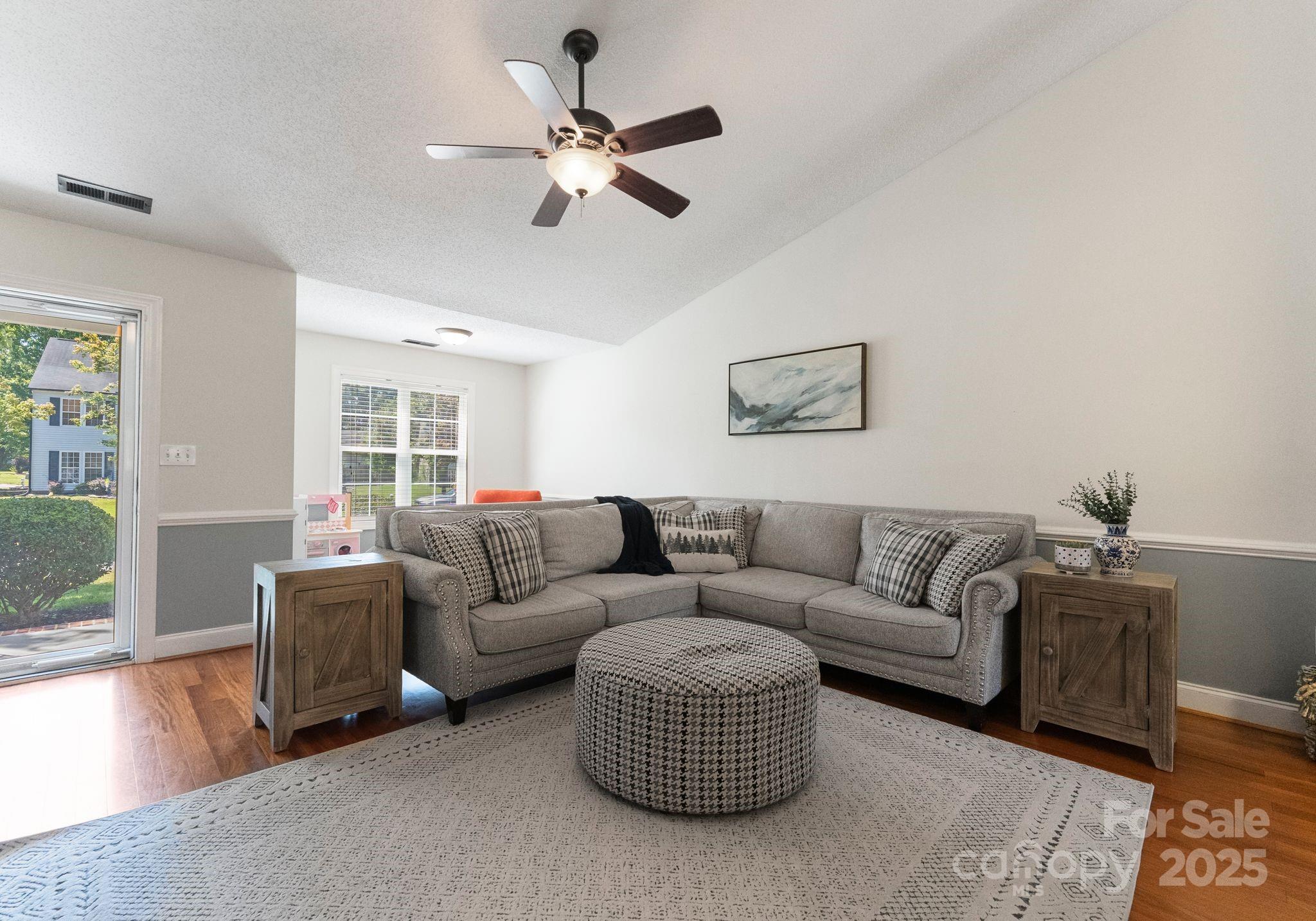 1517 Battle Lane Property Photo 3