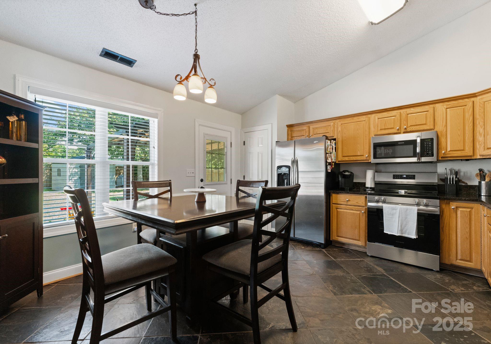 1517 Battle Lane Property Photo 6