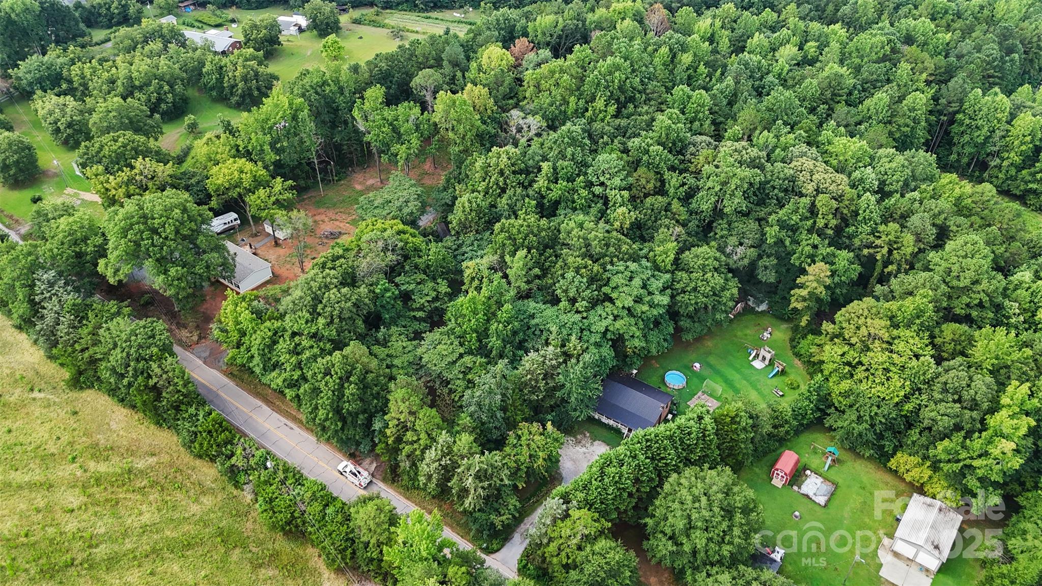 953 Church Road Property Photo 5