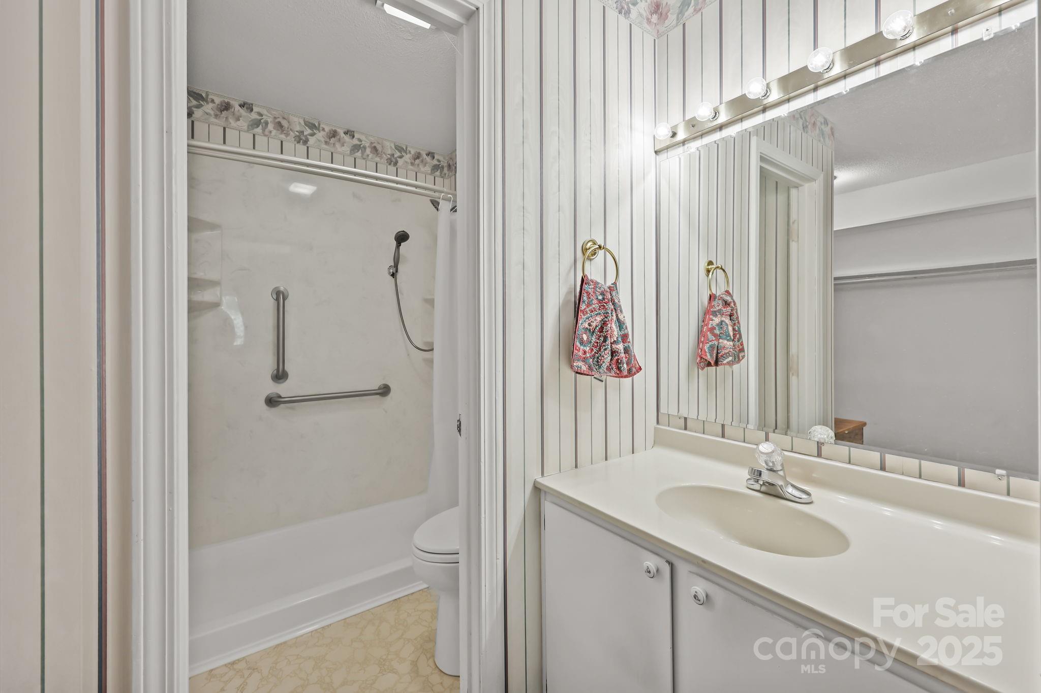47 Edgewood Avenue B-8 Property Photo 22