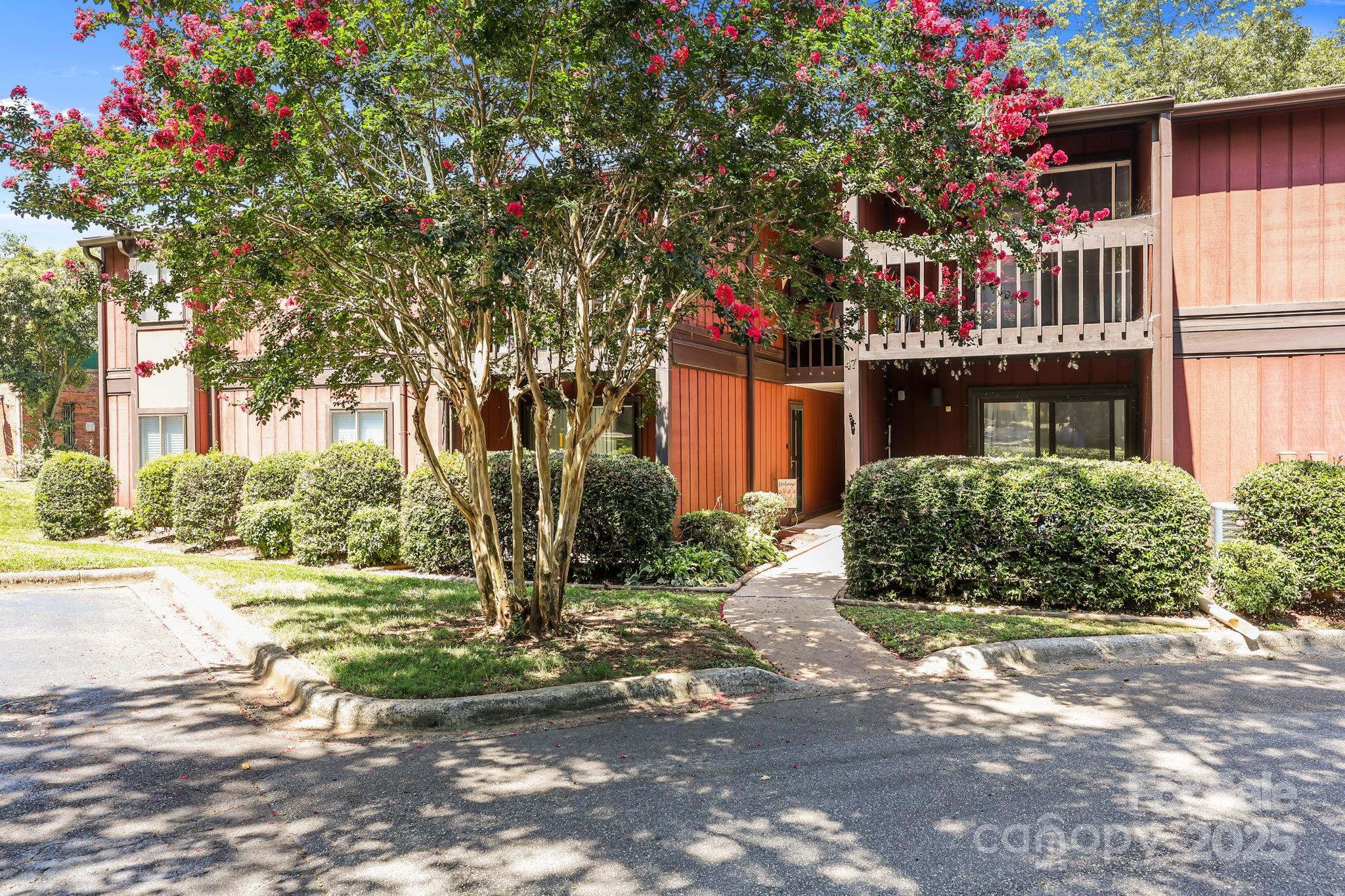 47 Edgewood Avenue B-8 Property Photo 26