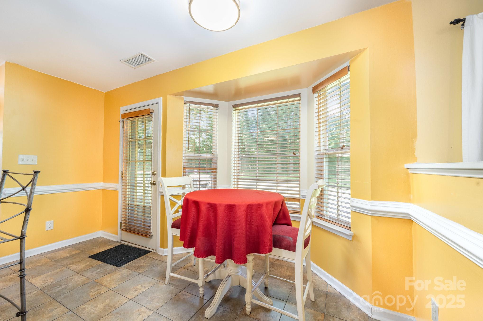 6233 Nevin Road Property Photo 9