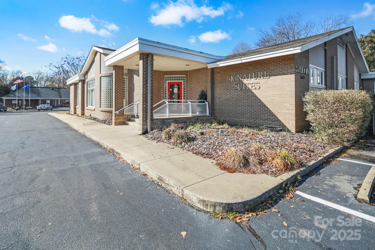 1601 Ebenezer Road Property Photo 4