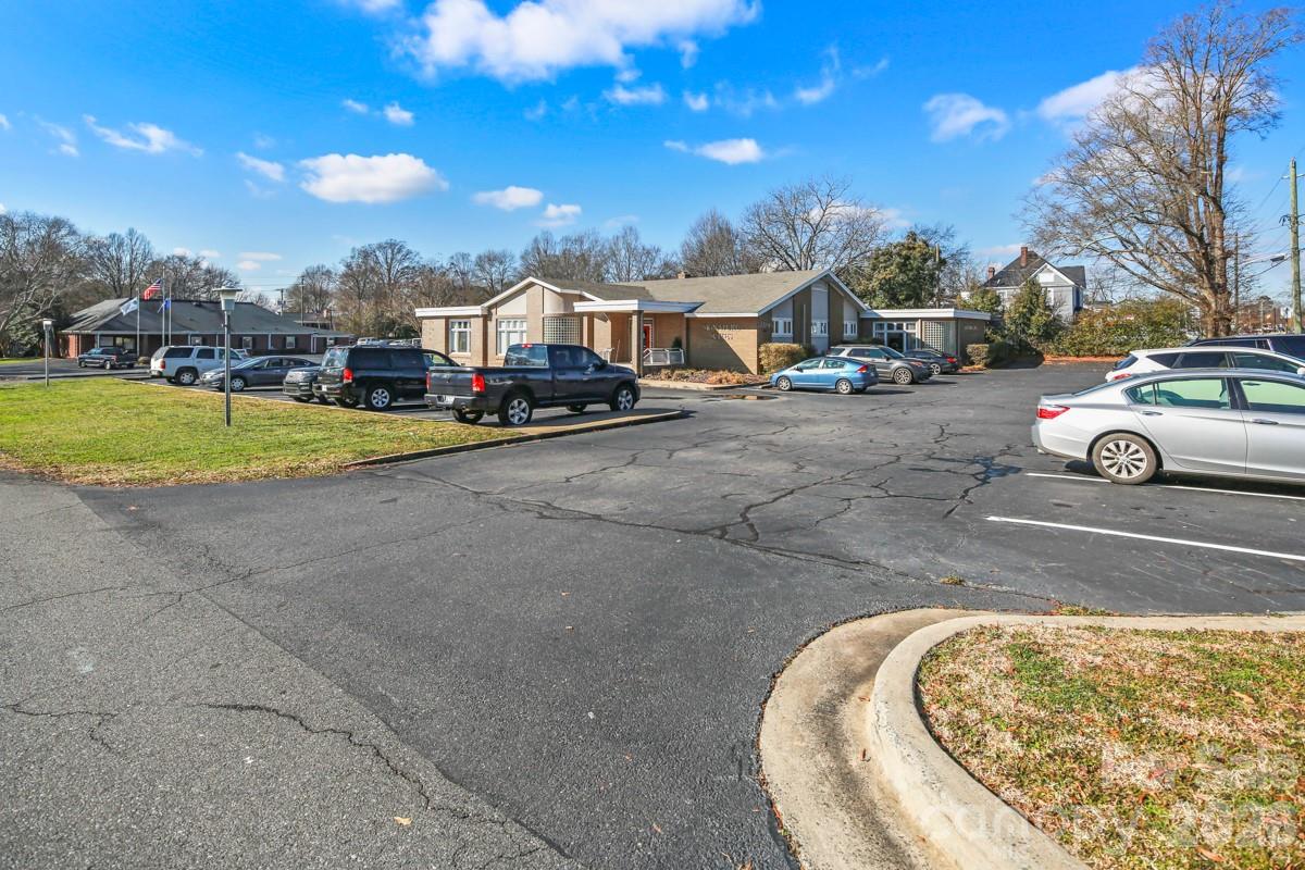 1601 Ebenezer Road Property Photo 4