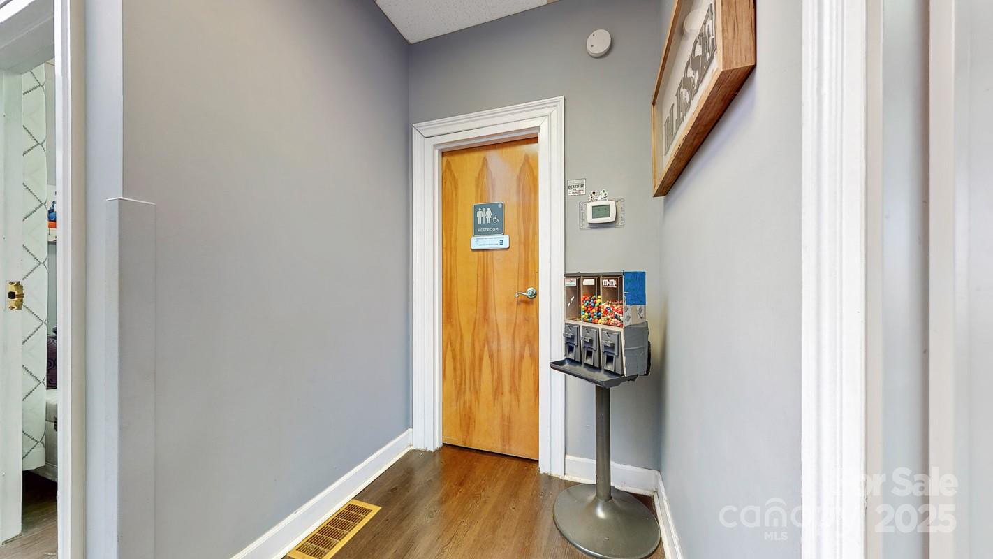1601 Ebenezer Road Property Photo 10