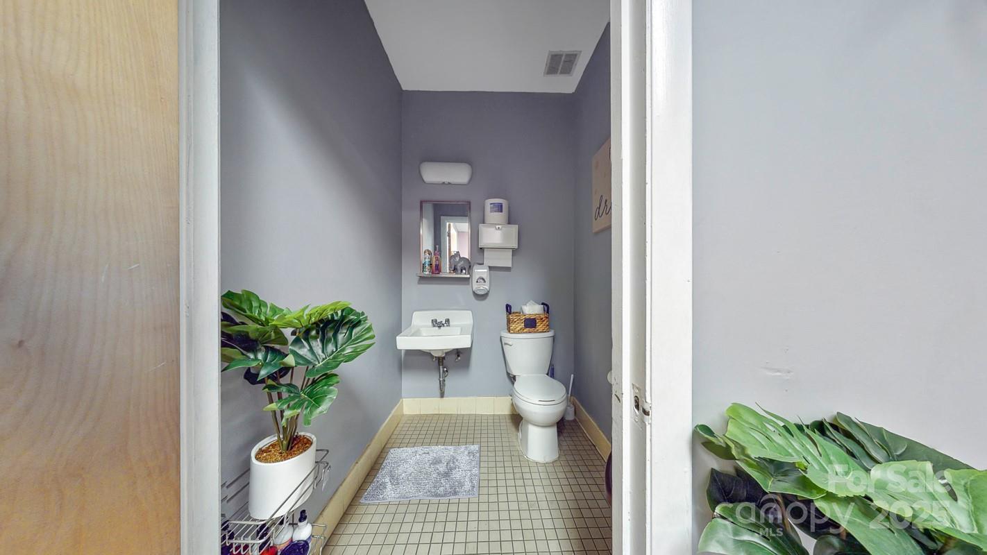 1601 Ebenezer Road Property Photo 23