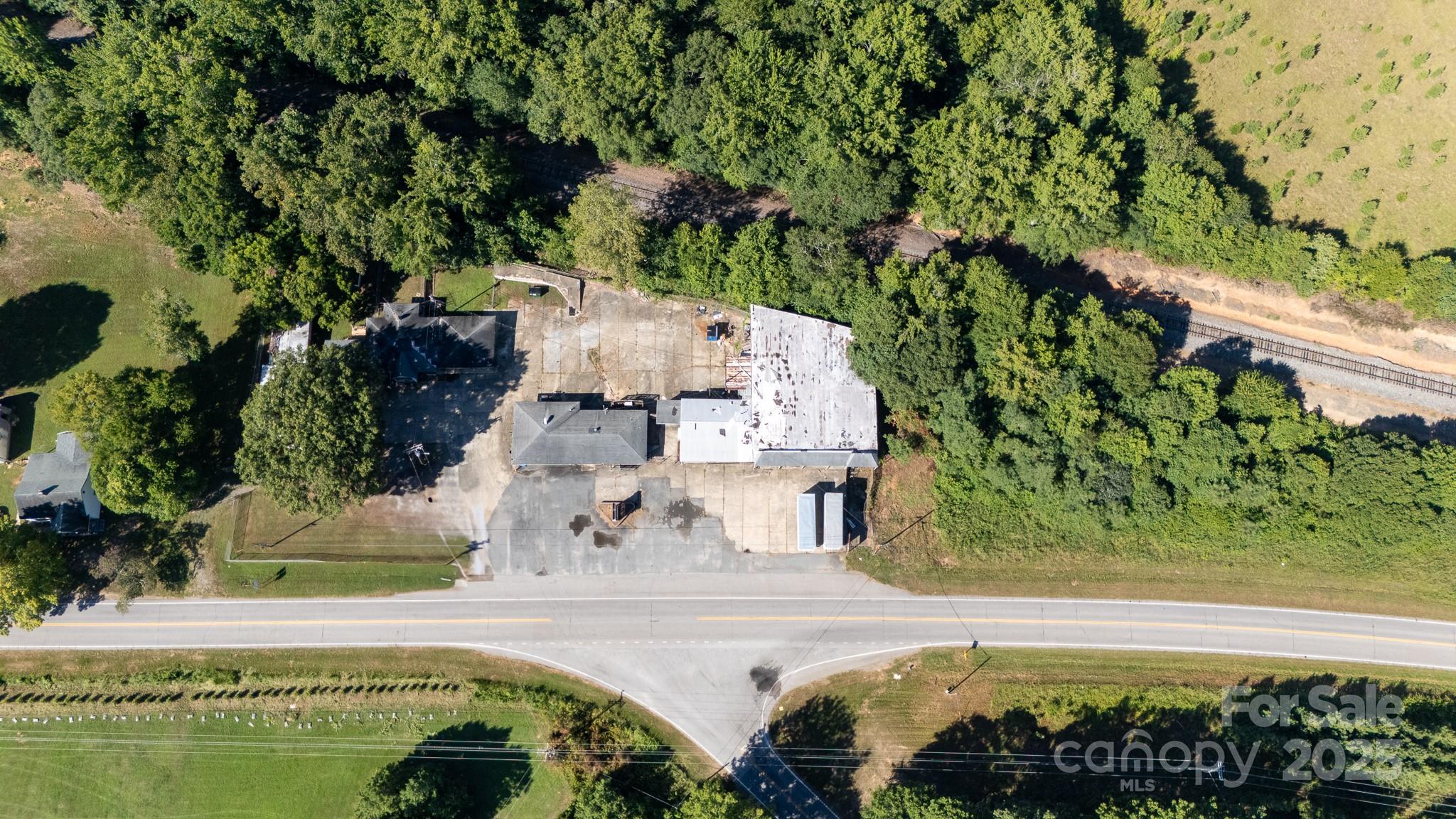 3835 Lesslie Highway Property Photo 1
