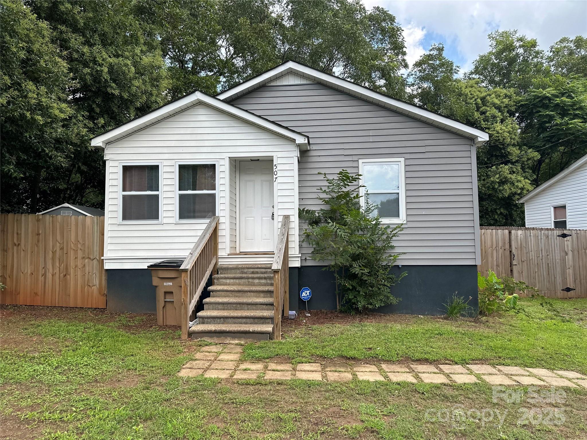 507 Crawford Street Property Photo 1