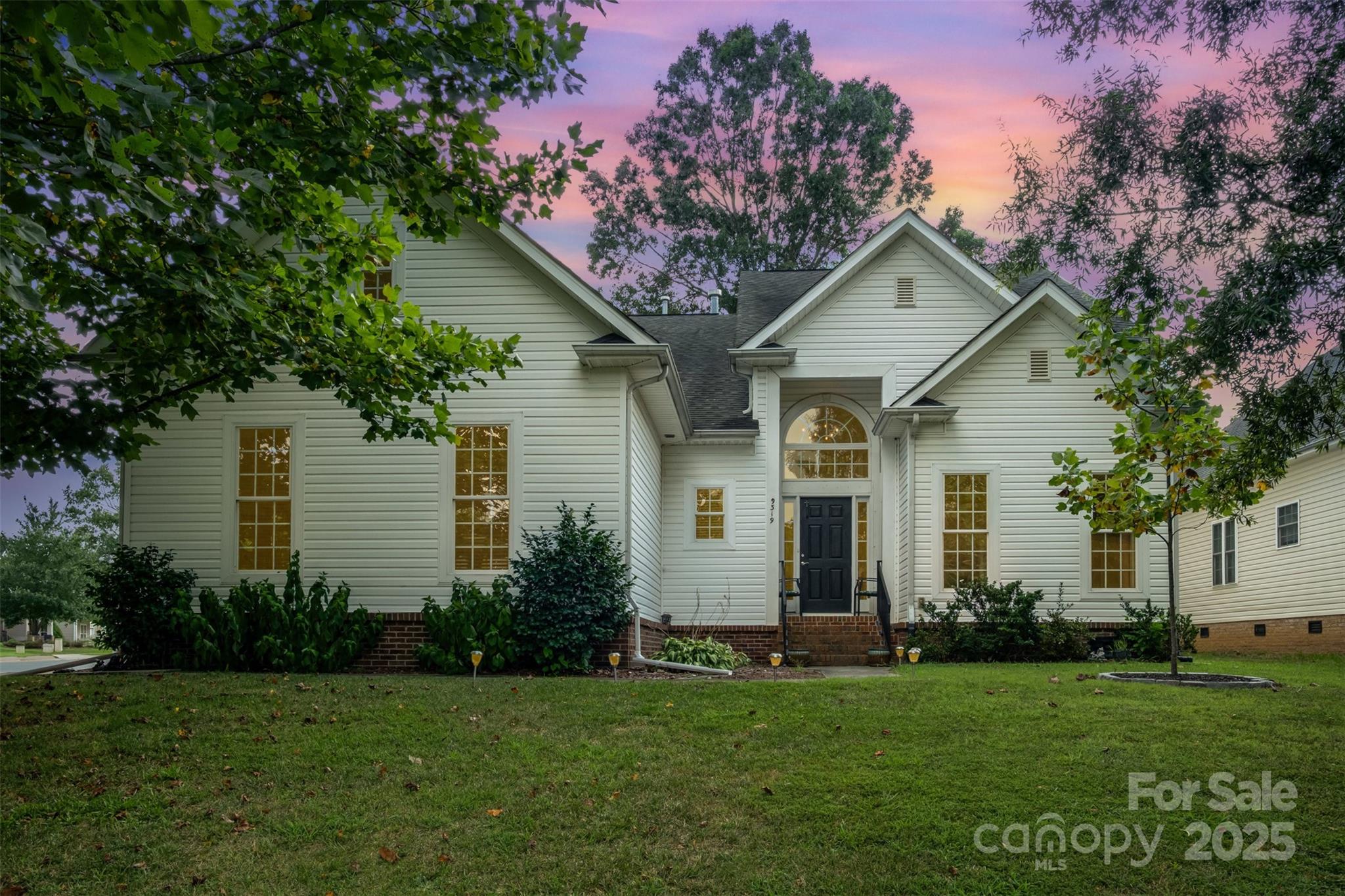 9319 Arbor Creek Drive Property Photo 1