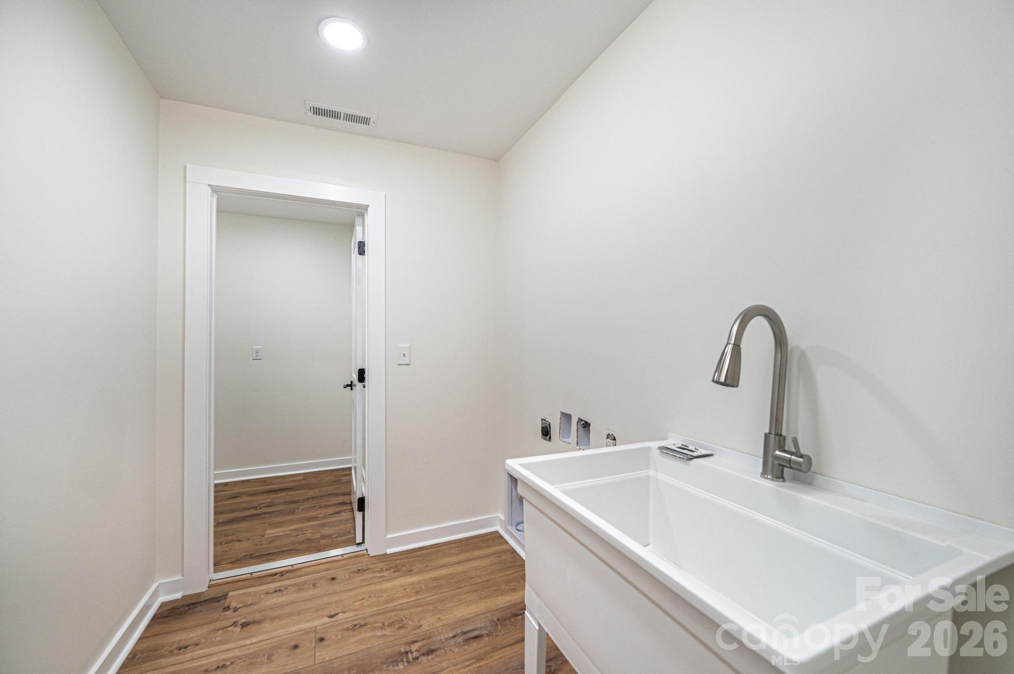 1721 Songbird Court Property Photo 31