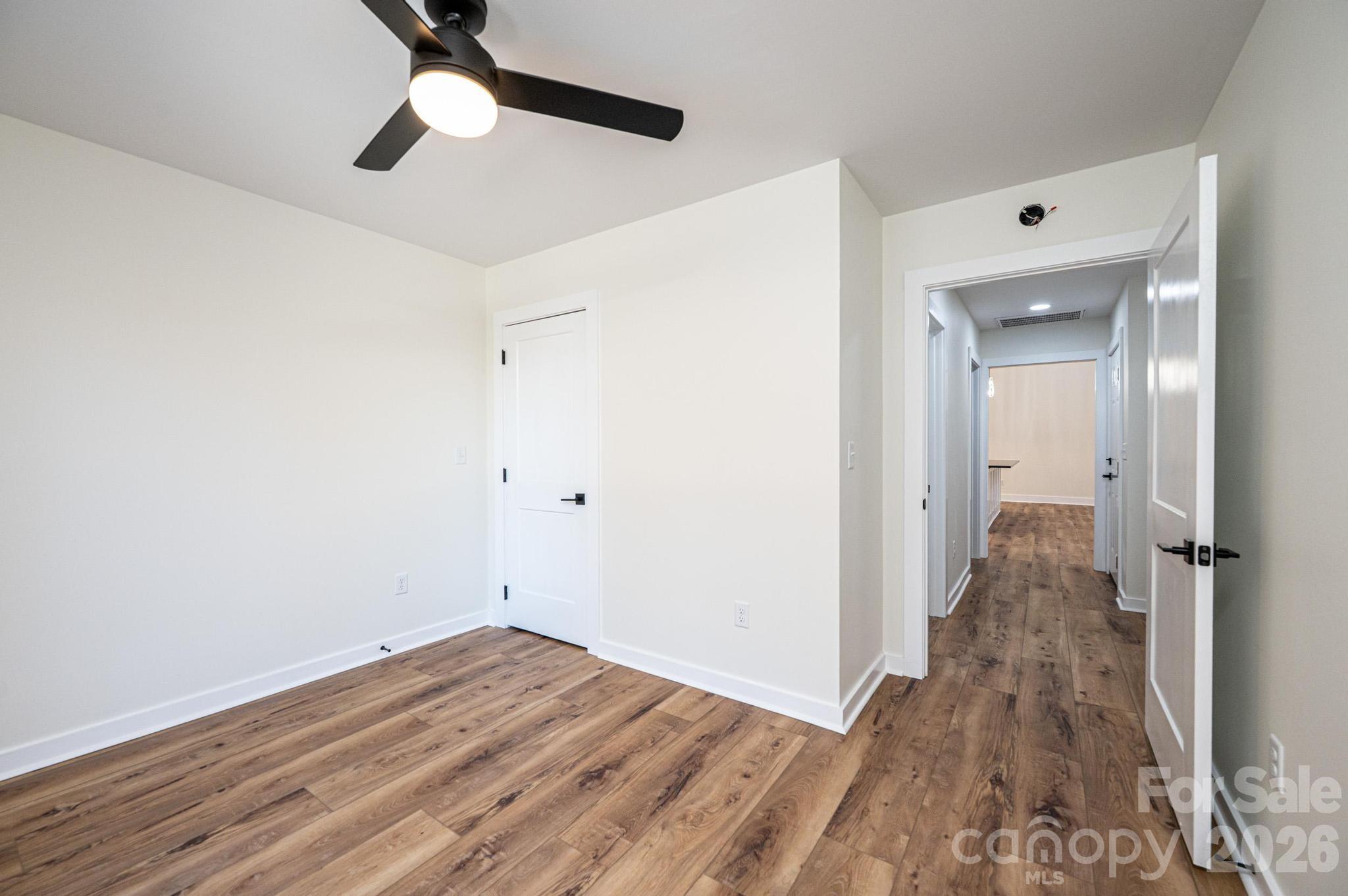 1721 Songbird Court Property Photo 32
