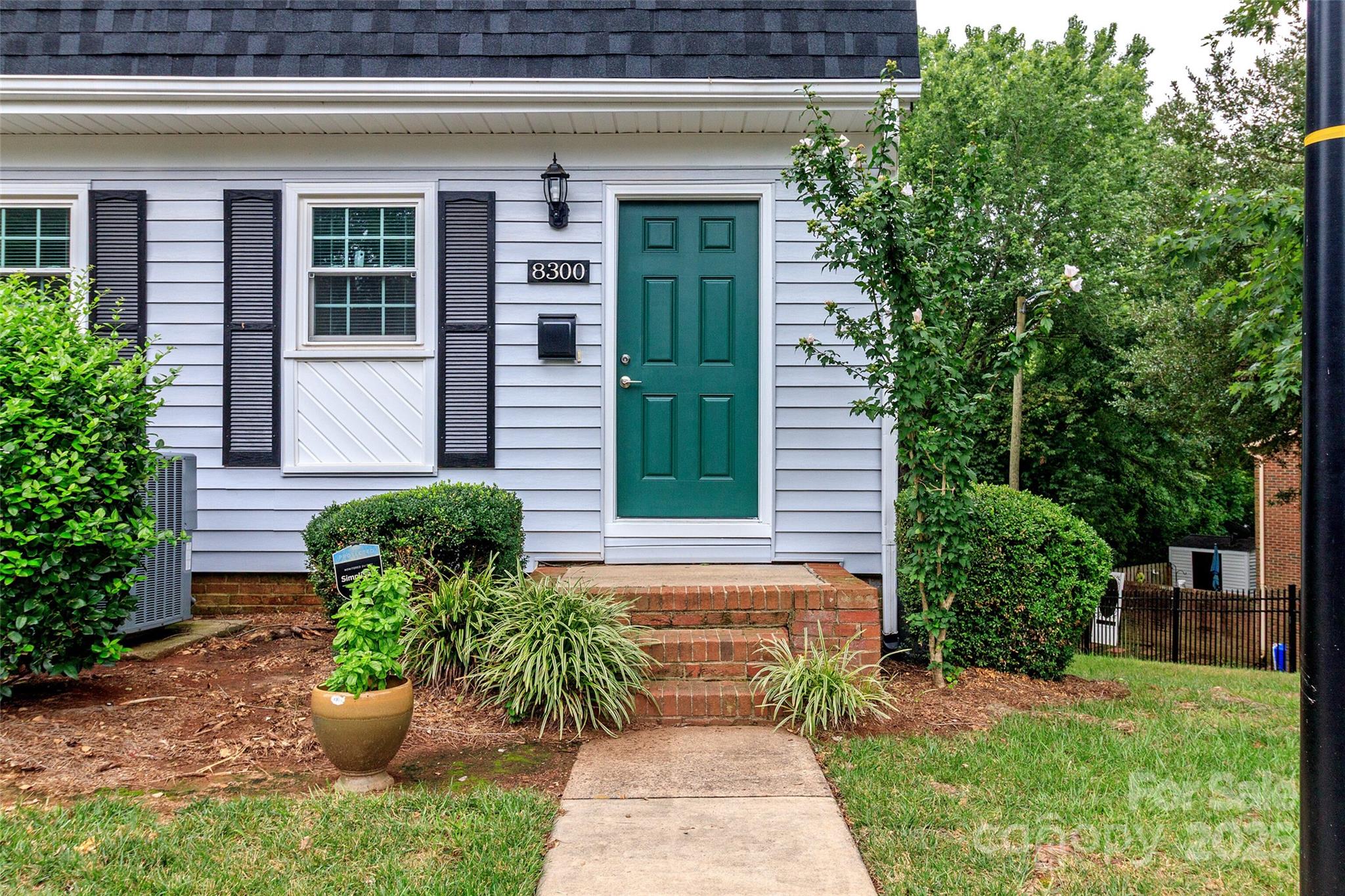 8300 Knights Bridge Road Property Photo 2