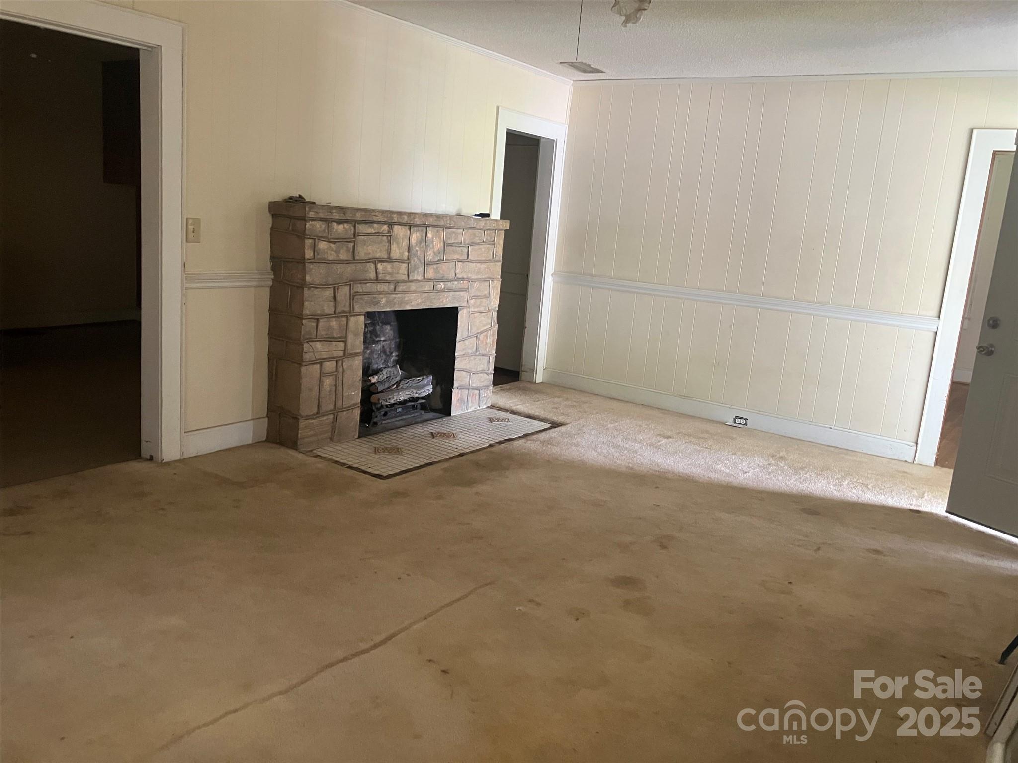 1105 E Main Street Property Photo 2