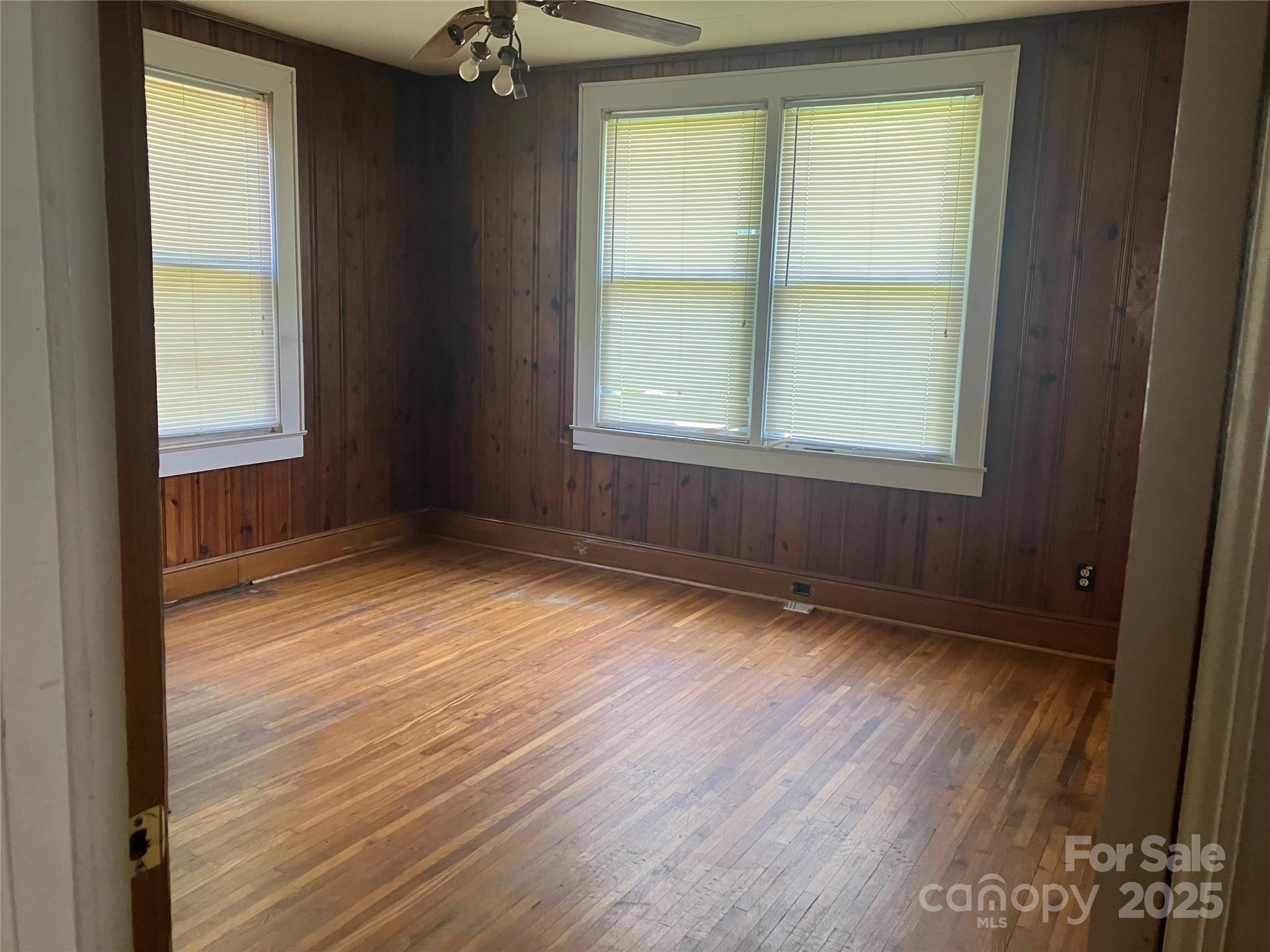 1105 E Main Street Property Photo 5