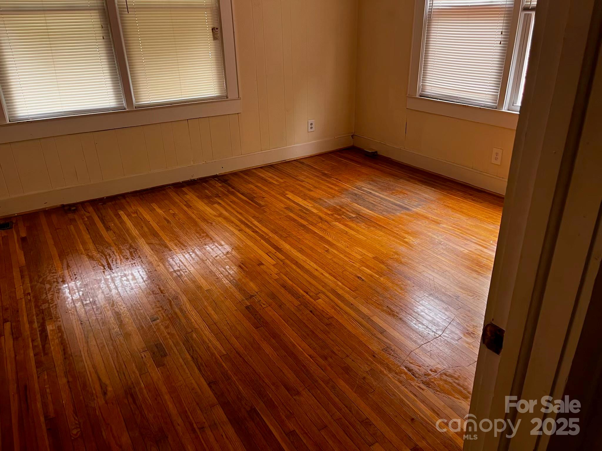 1105 E Main Street Property Photo 6