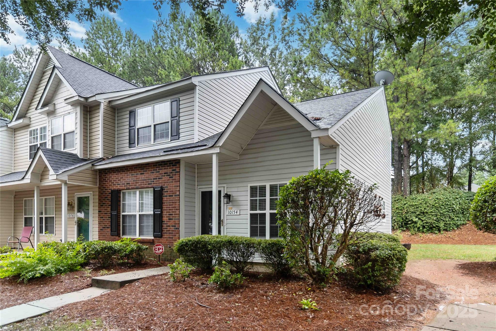 10154 Forest Landing Drive Property Photo 2