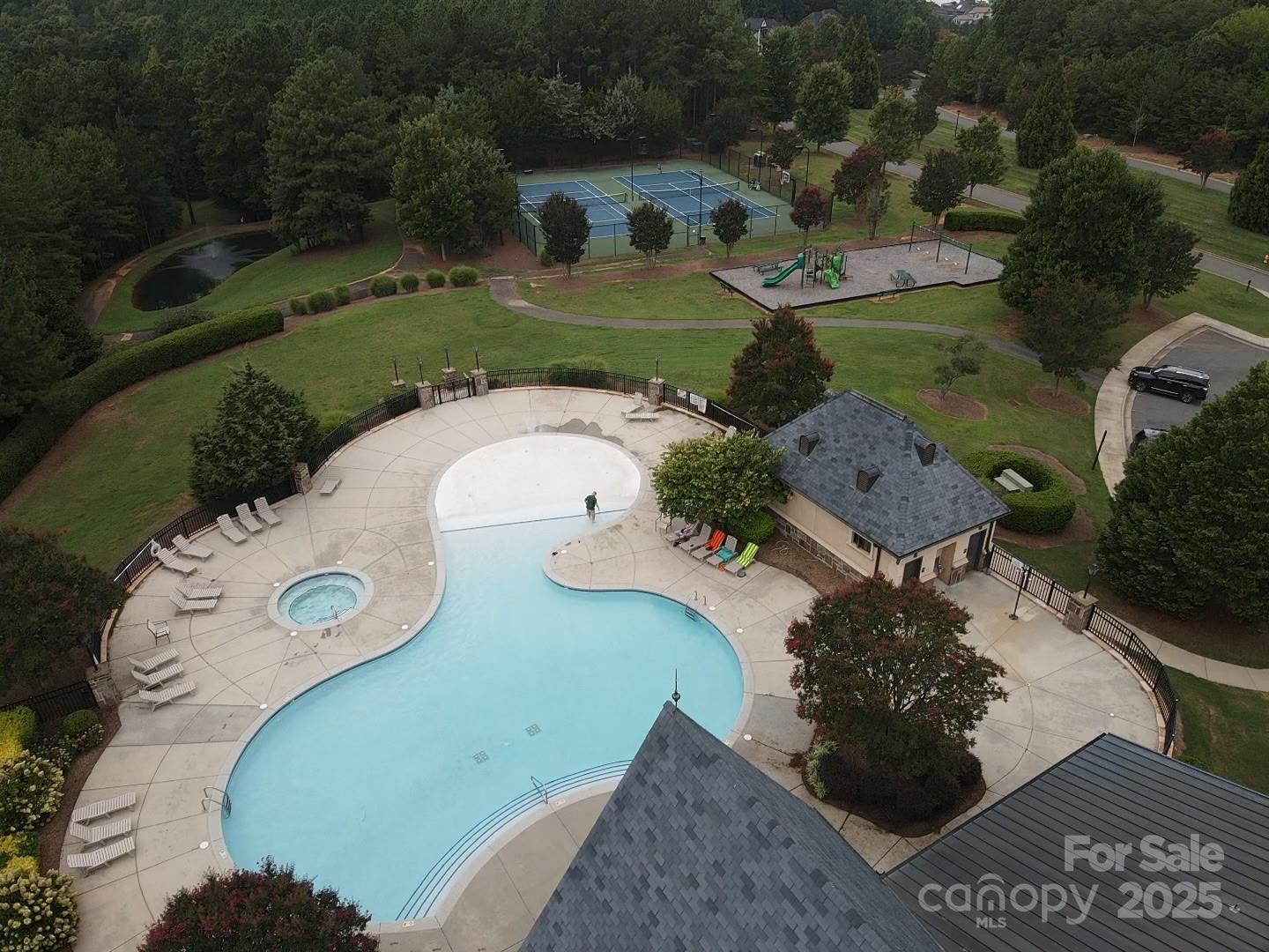 3235 Lake Pointe Drive Property Photo 5