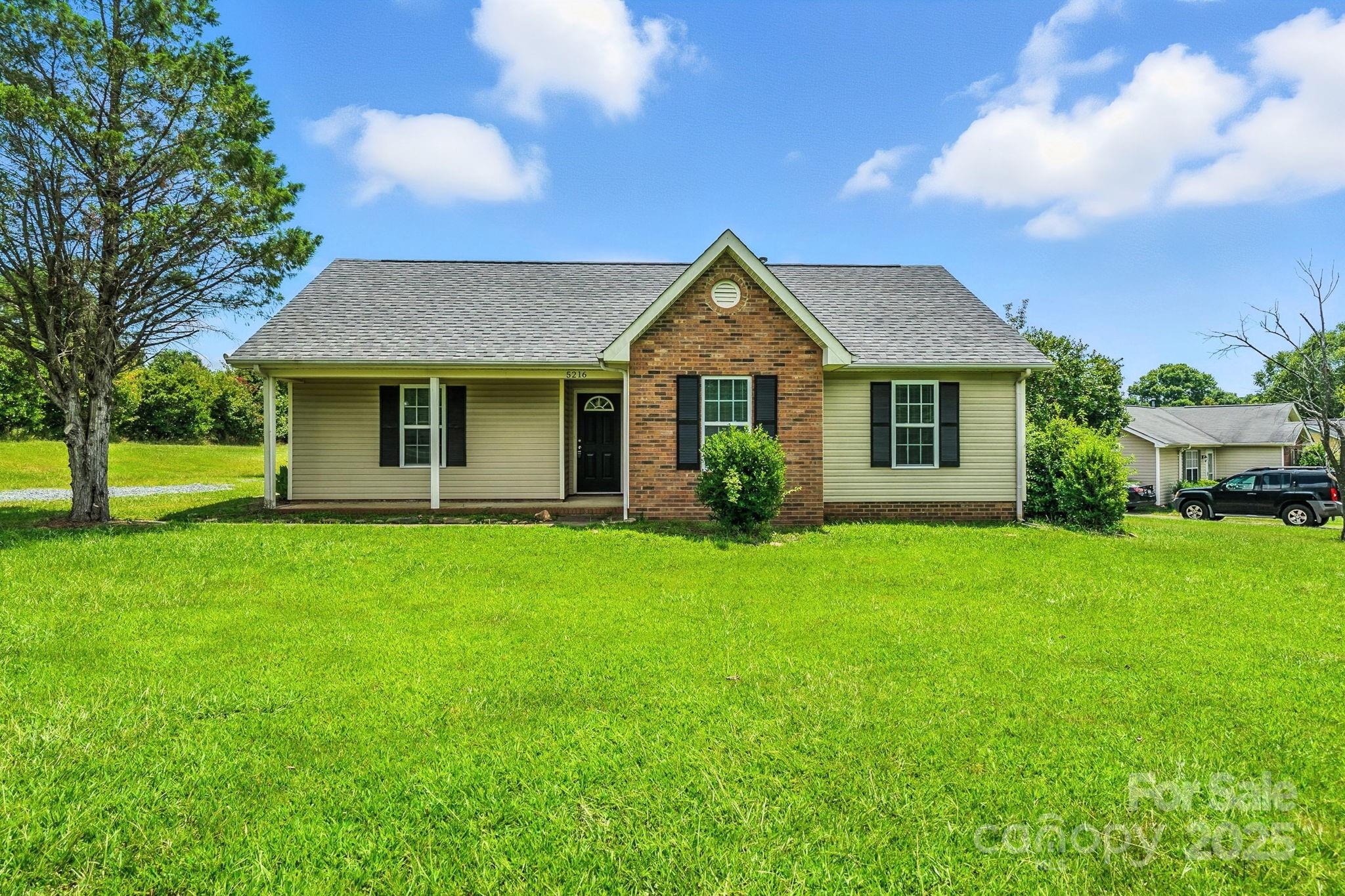 5216 Willow Run Drive Property Photo 1