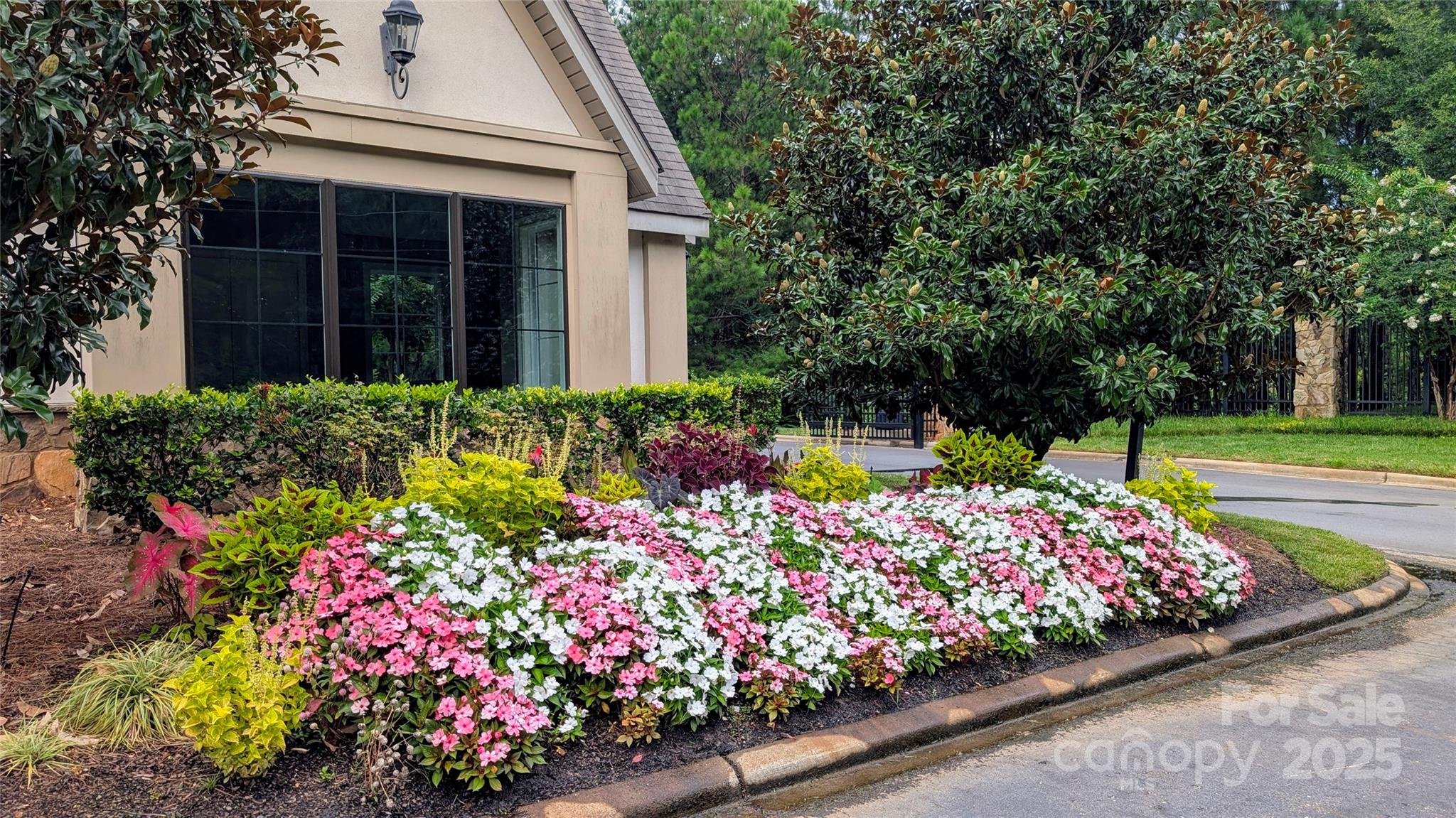 8090 Gulf Creek Road Property Photo 1