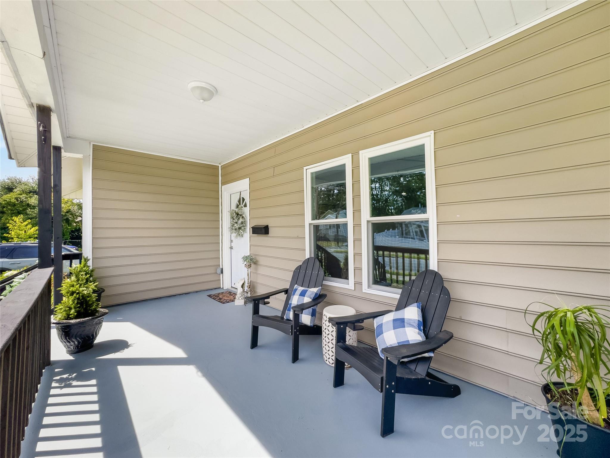 1112 W 5th Avenue Property Photo 3