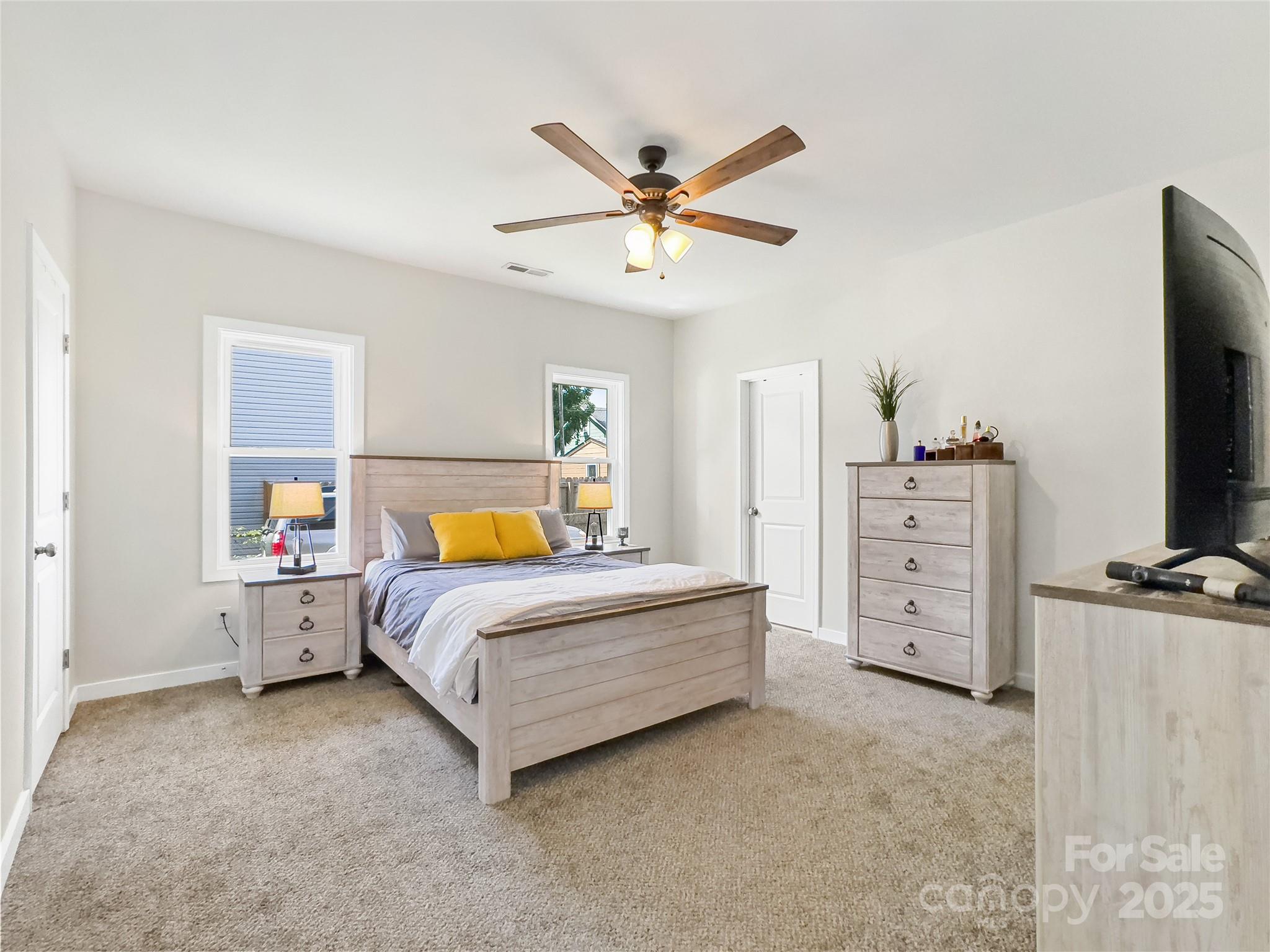 1112 W 5th Avenue Property Photo 14