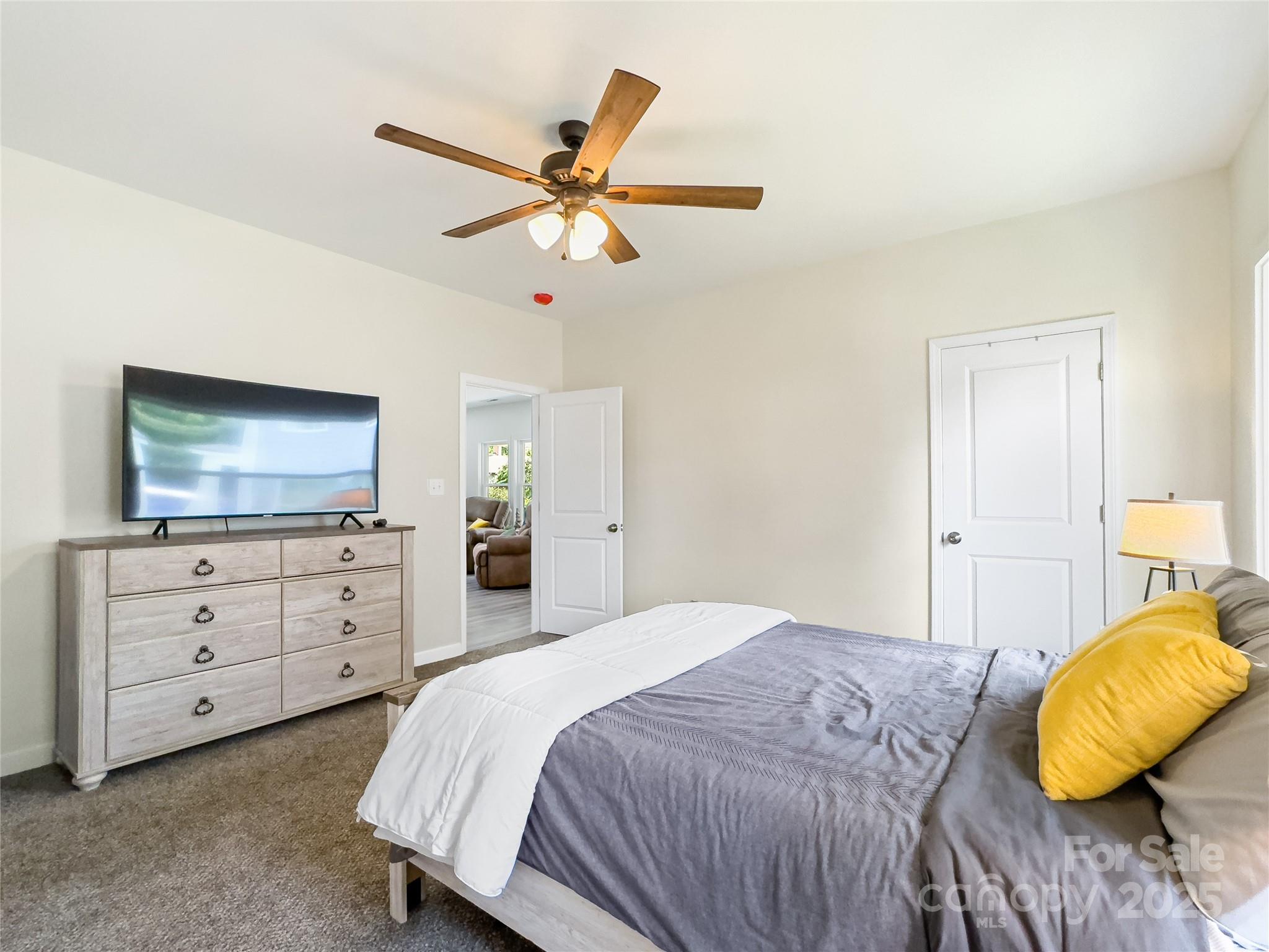 1112 W 5th Avenue Property Photo 16