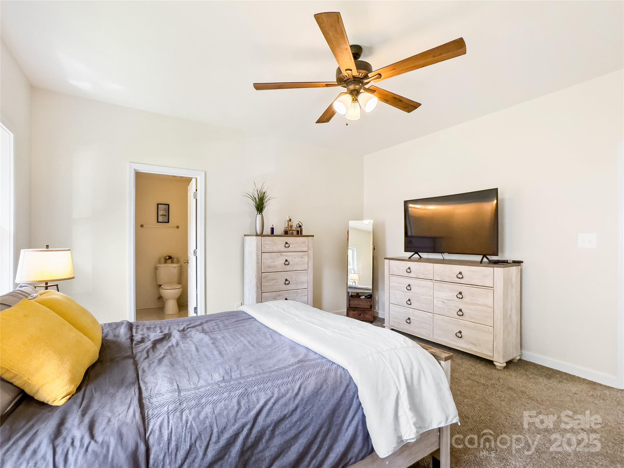 1112 W 5th Avenue Property Photo 17