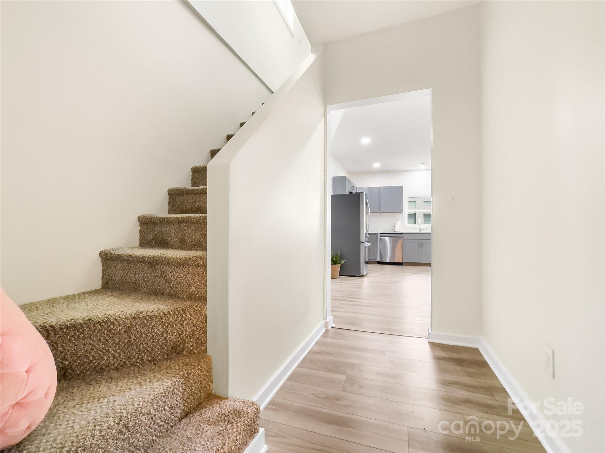 1112 W 5th Avenue Property Photo 22