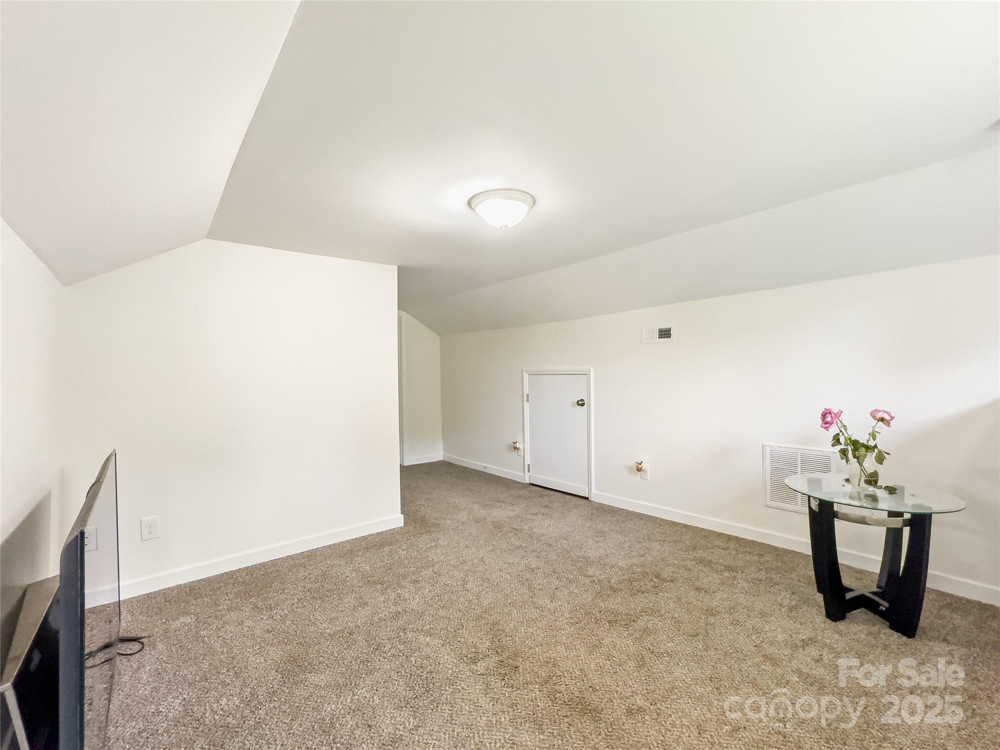 1112 W 5th Avenue Property Photo 23