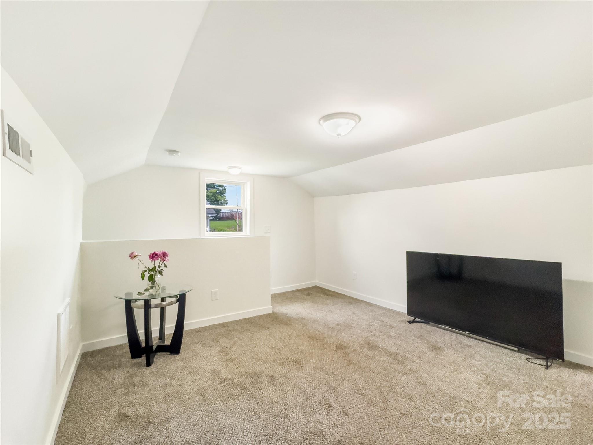 1112 W 5th Avenue Property Photo 24