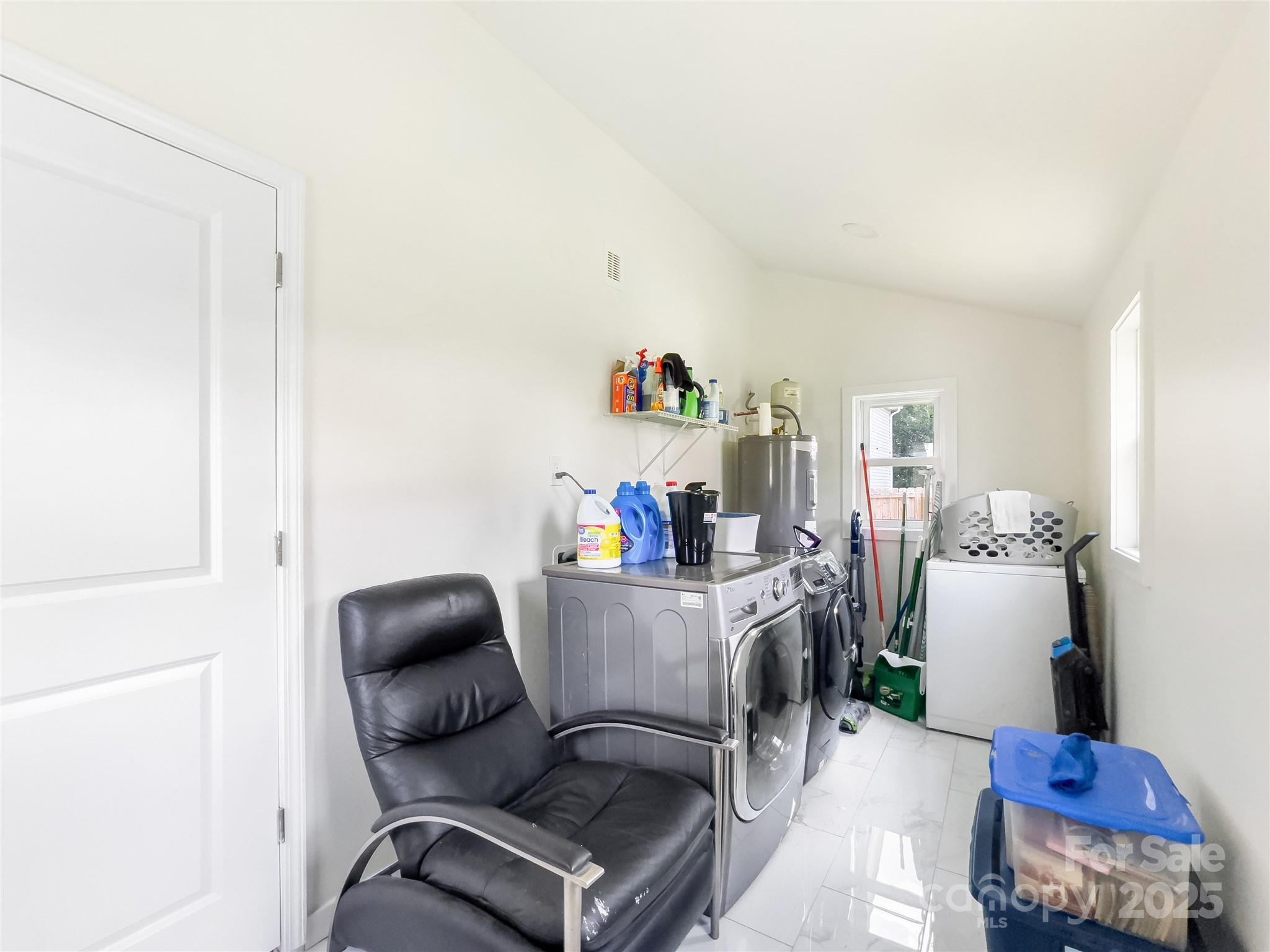 1112 W 5th Avenue Property Photo 28